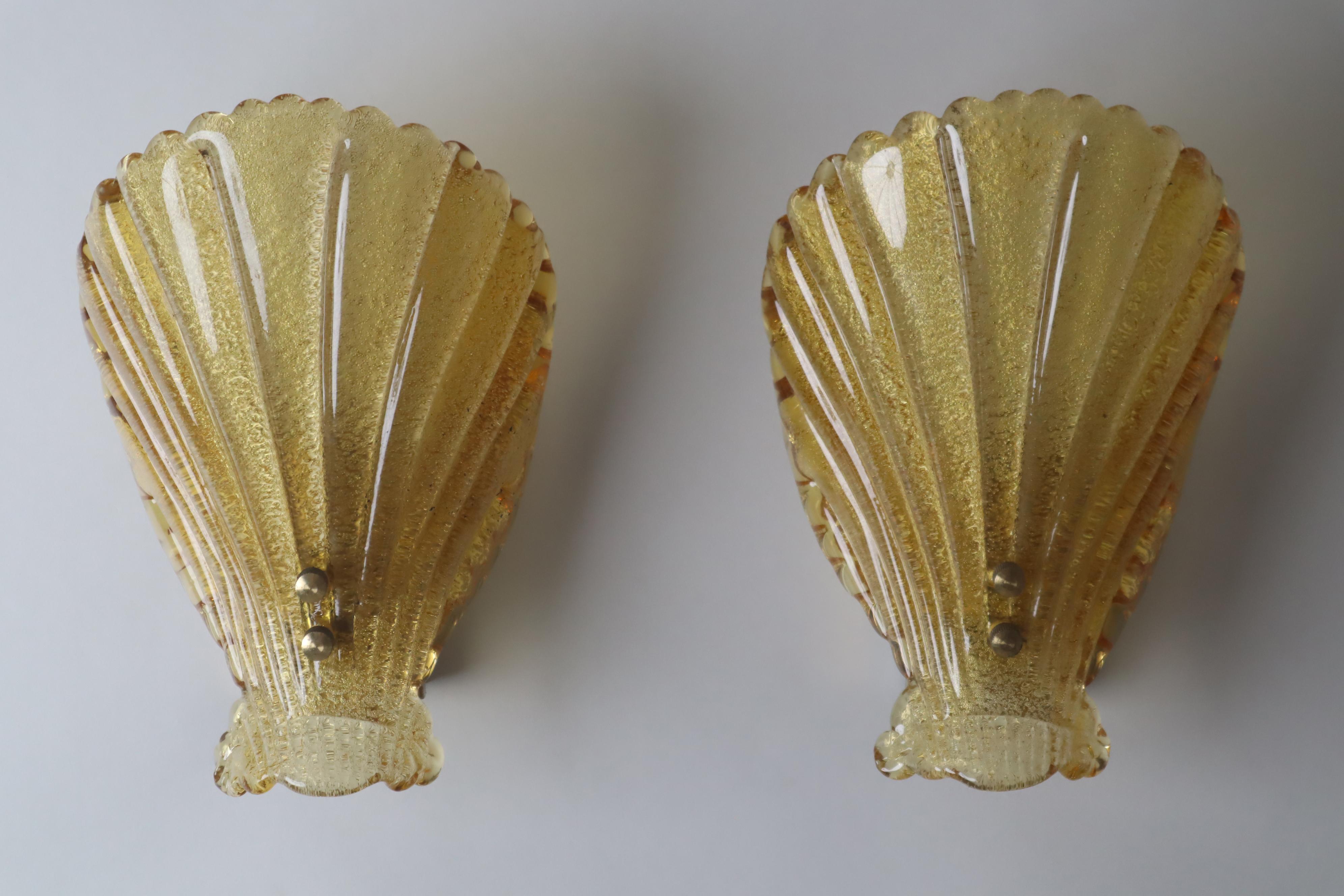Pair of Amber Murano Glass Shell Lamps, 1960s In Good Condition In Hannover, DE