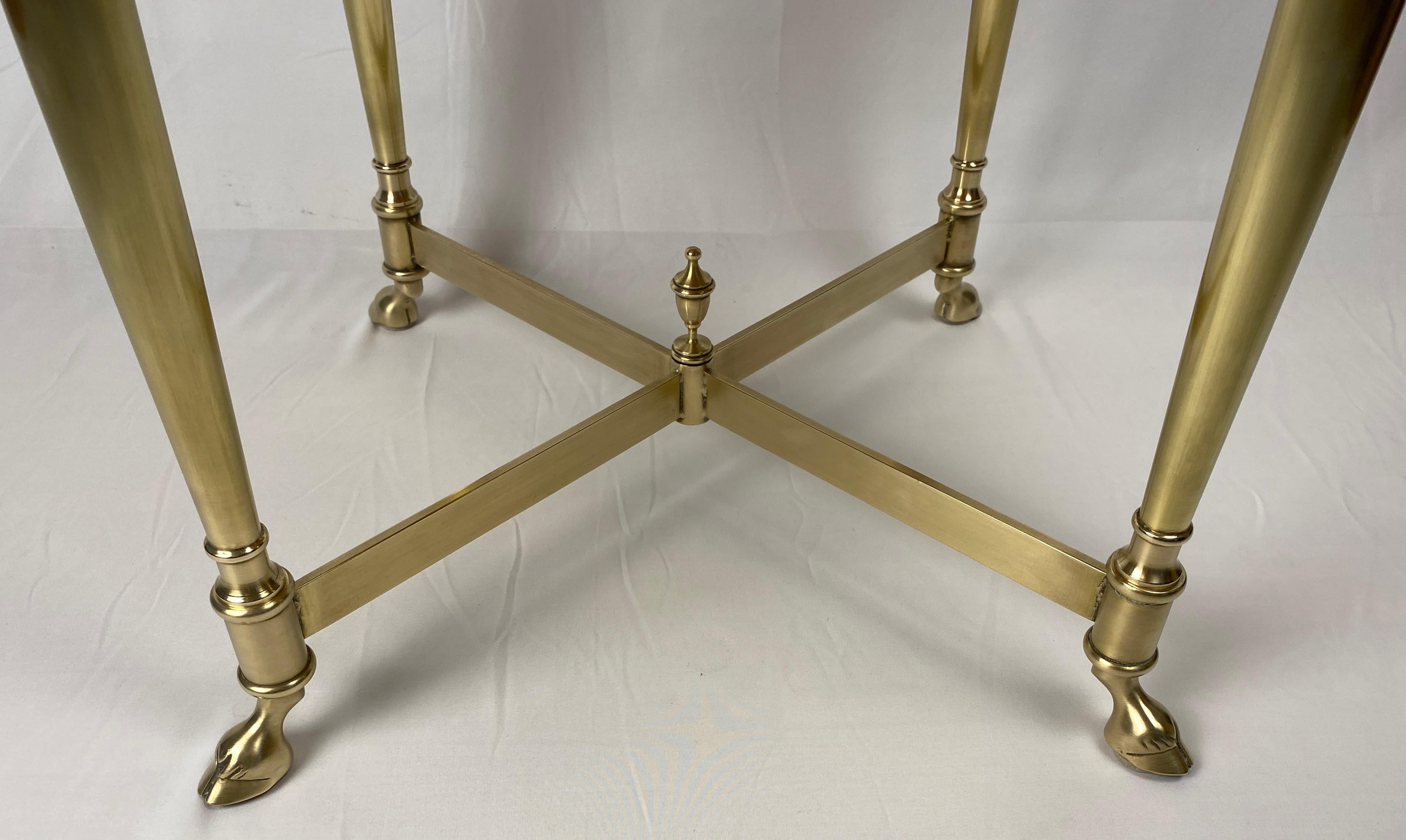 20th Century Pair of Amboyna Wood and Brass End Tables For Sale