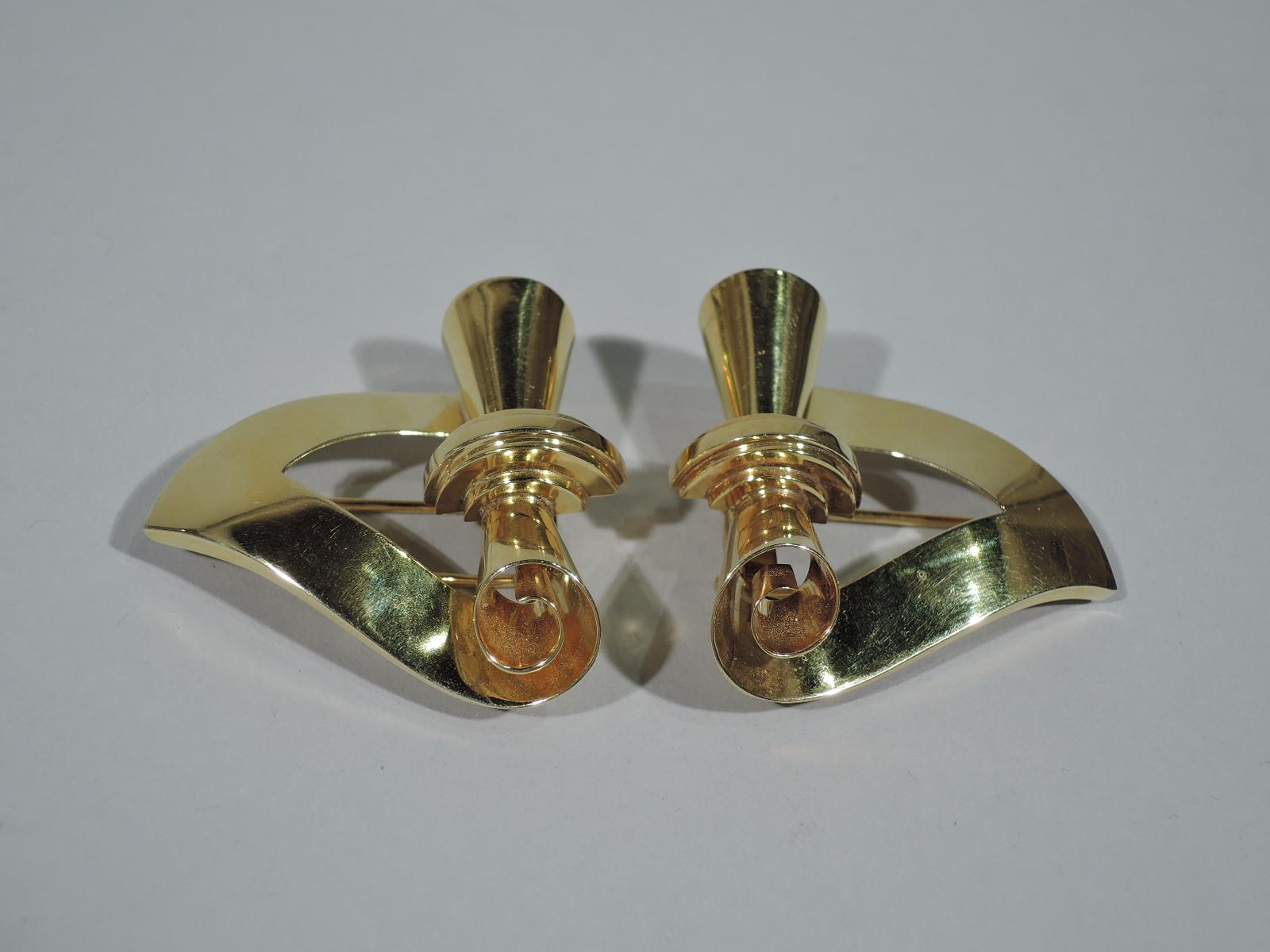Pair of American 14 Karat Gold Retro Strapwork Pins In Excellent Condition For Sale In New York, NY