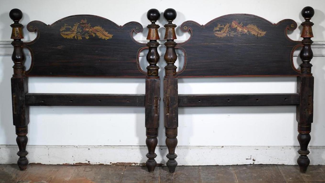 Hand-Painted Pair of American 19th Century Grain Painted Cannonball Twin Beds For Sale