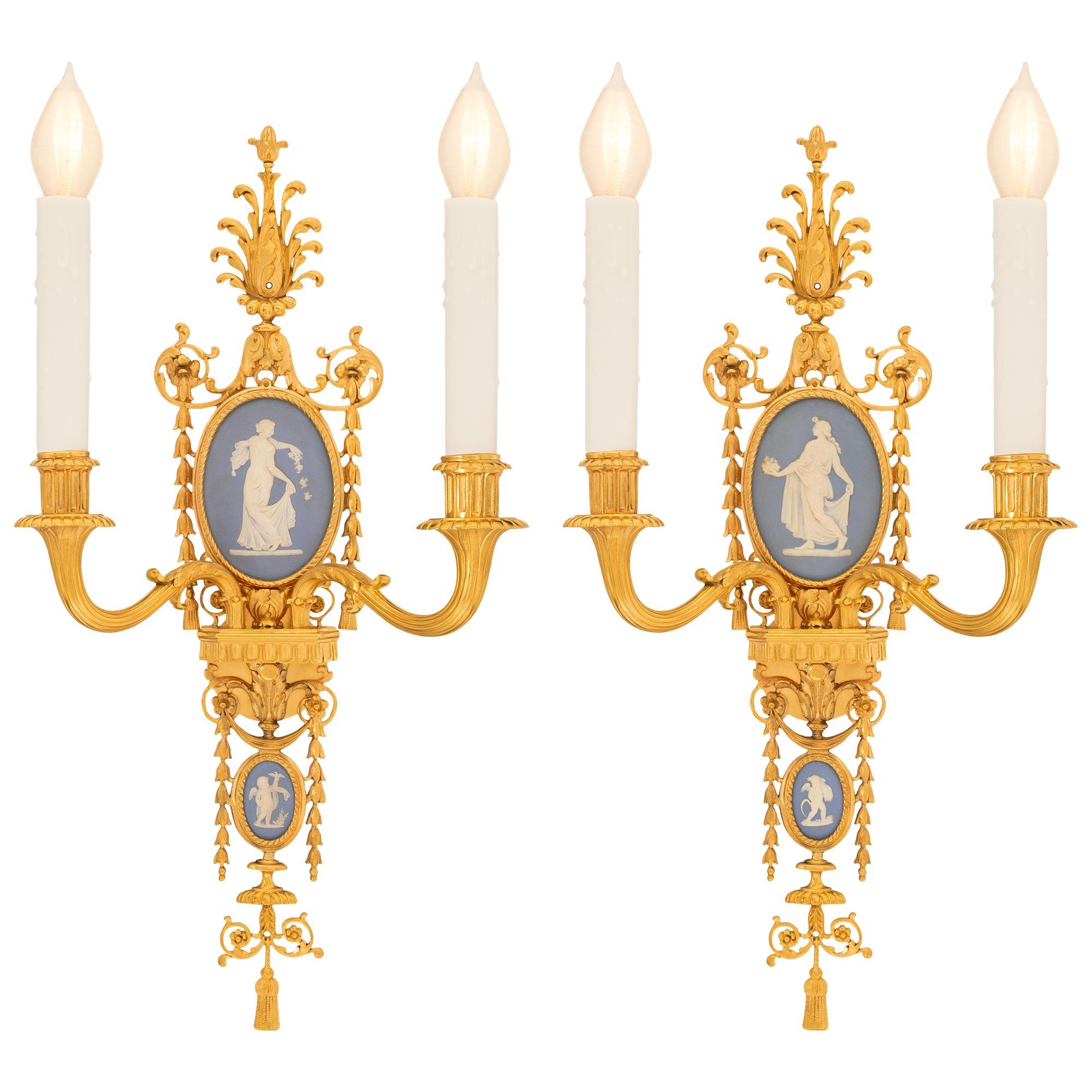 Paire d'appliques américaines de style Louis XVI du 19ème siècle signées Caldwell  en vente