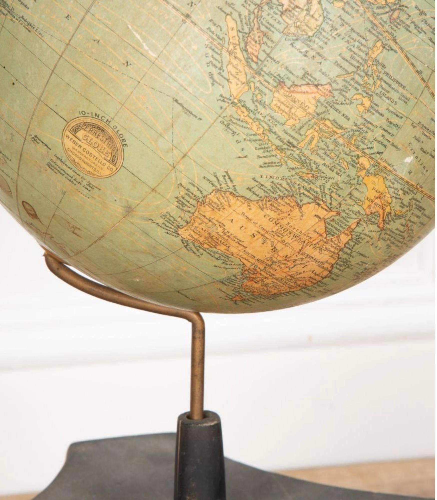 Un globe du monde, un de la vue céleste

Fabriqué à Chicago, Illinois, États-Unis 