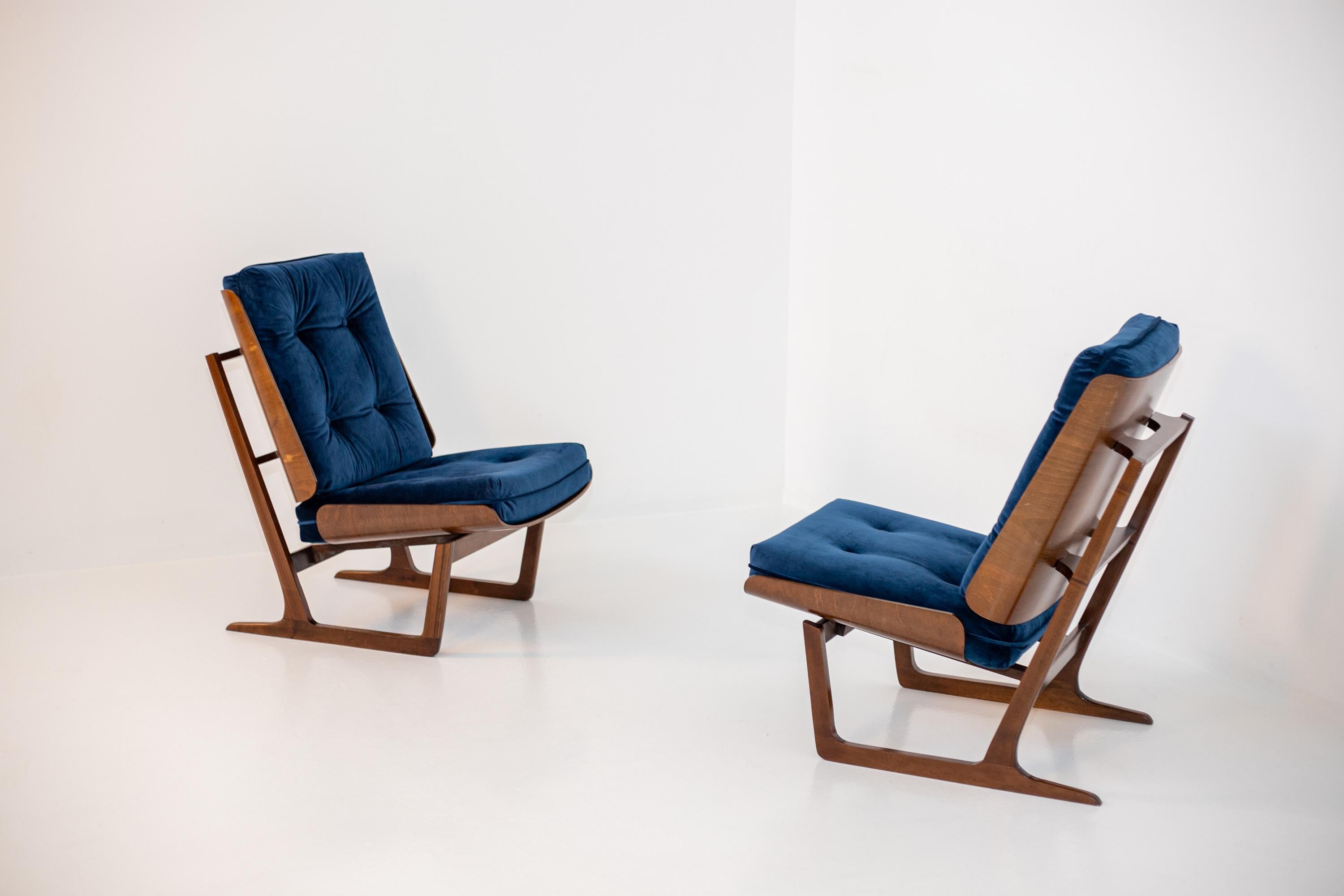 Mid-Century Modern Pair of American Armchairs in Wood and Blue Velvet