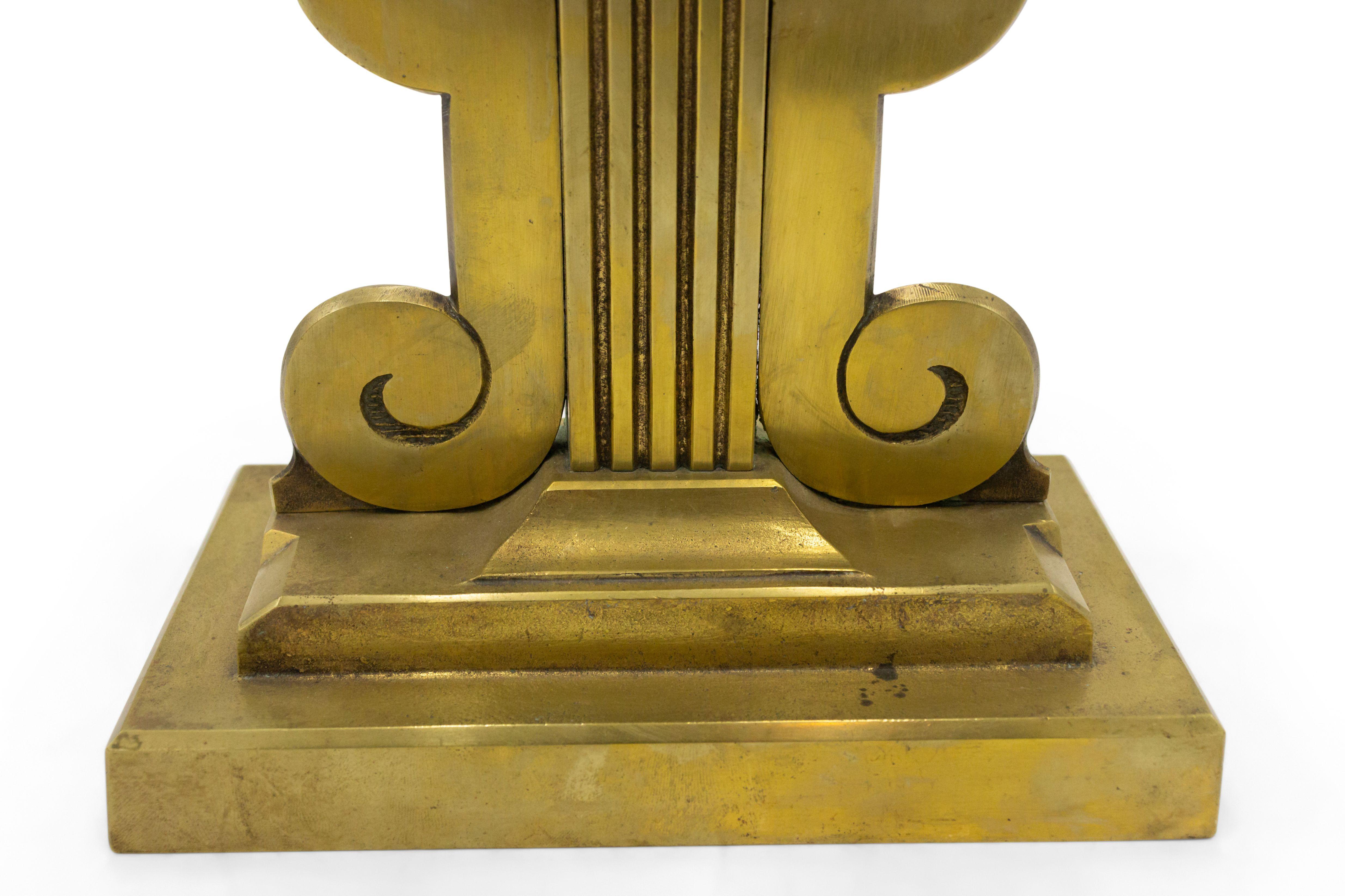 Fatto a mano Coppia di candelabri americani in bronzo Art Déco in vendita