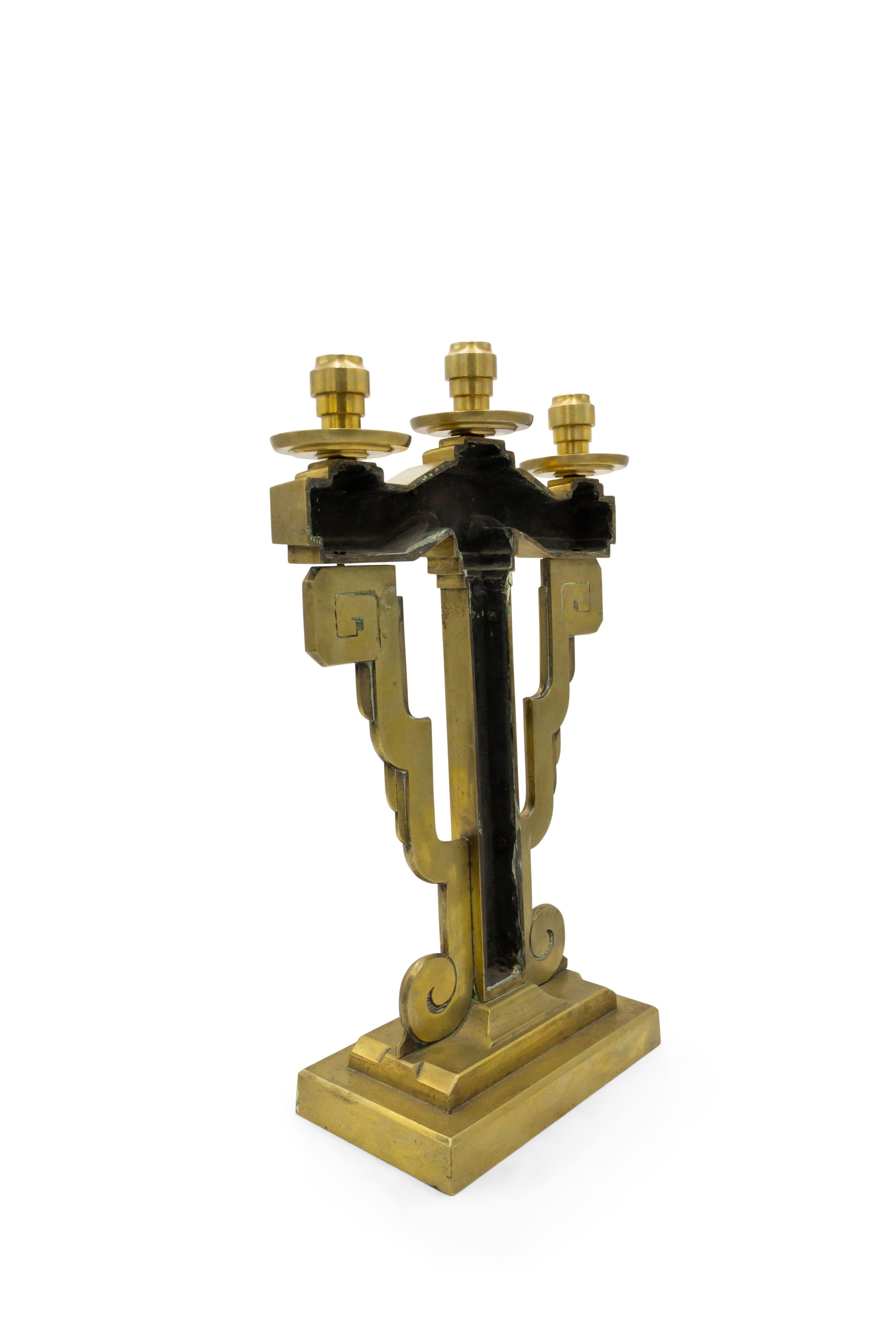 Bronzo Coppia di candelabri americani in bronzo Art Déco in vendita