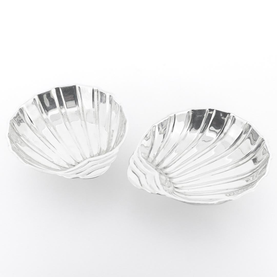 A fine pair of shell-shaped Art Deco nut dishes.

In sterling silver. 

By the F.B. Rogers Silver Co.

Model no. 144.

Fully marked to the reverse.

Simply wonderful small scale bowls - perfect for the well appointed bar or dresser!

Date:
20th