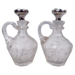 Coppia di caraffe in argento sterling e vetro intagliato in stile Art Nouveau americano