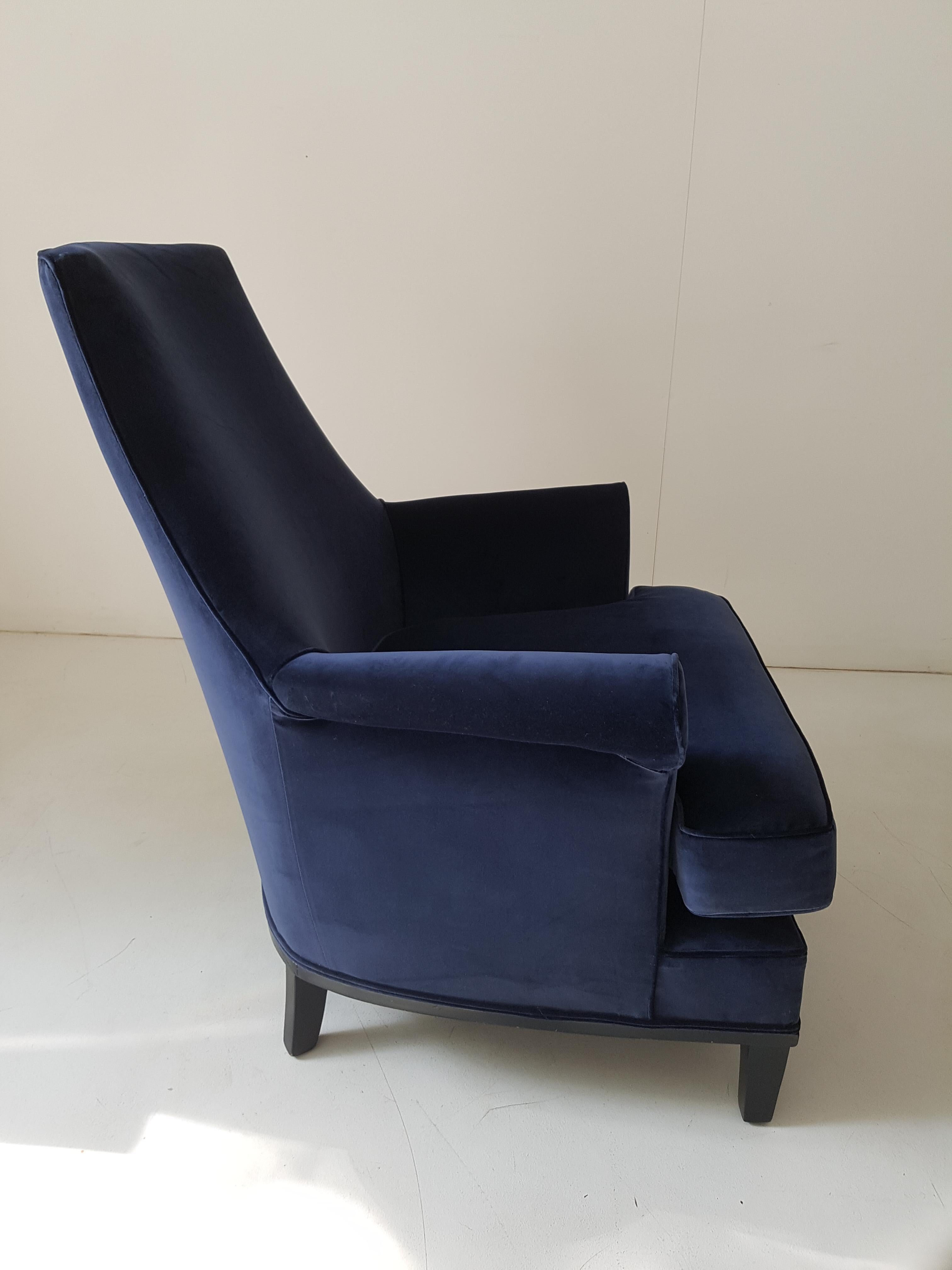 Pair of American Blue Velvet Armchairs, Midcentury In Good Condition In London, GB