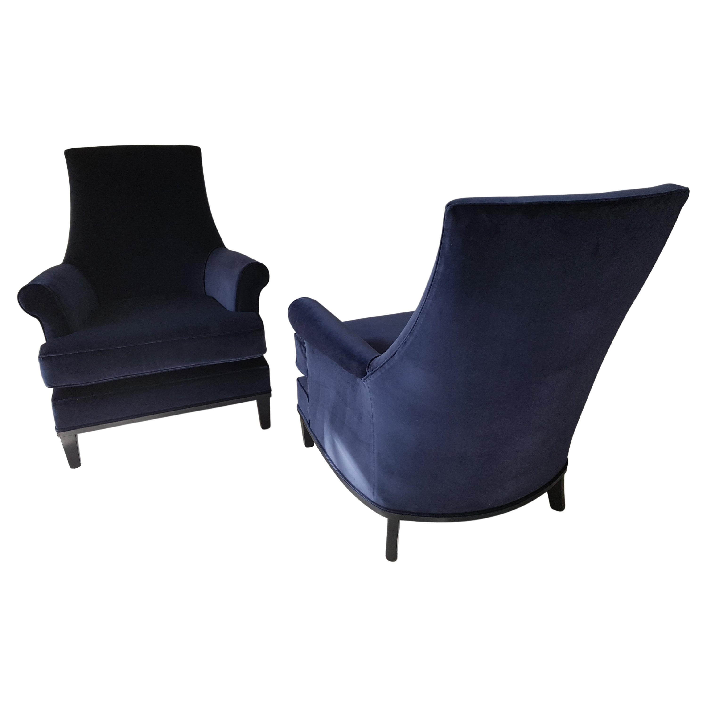 Paire de fauteuils américains en velours bleu, milieu du siècle dernier.