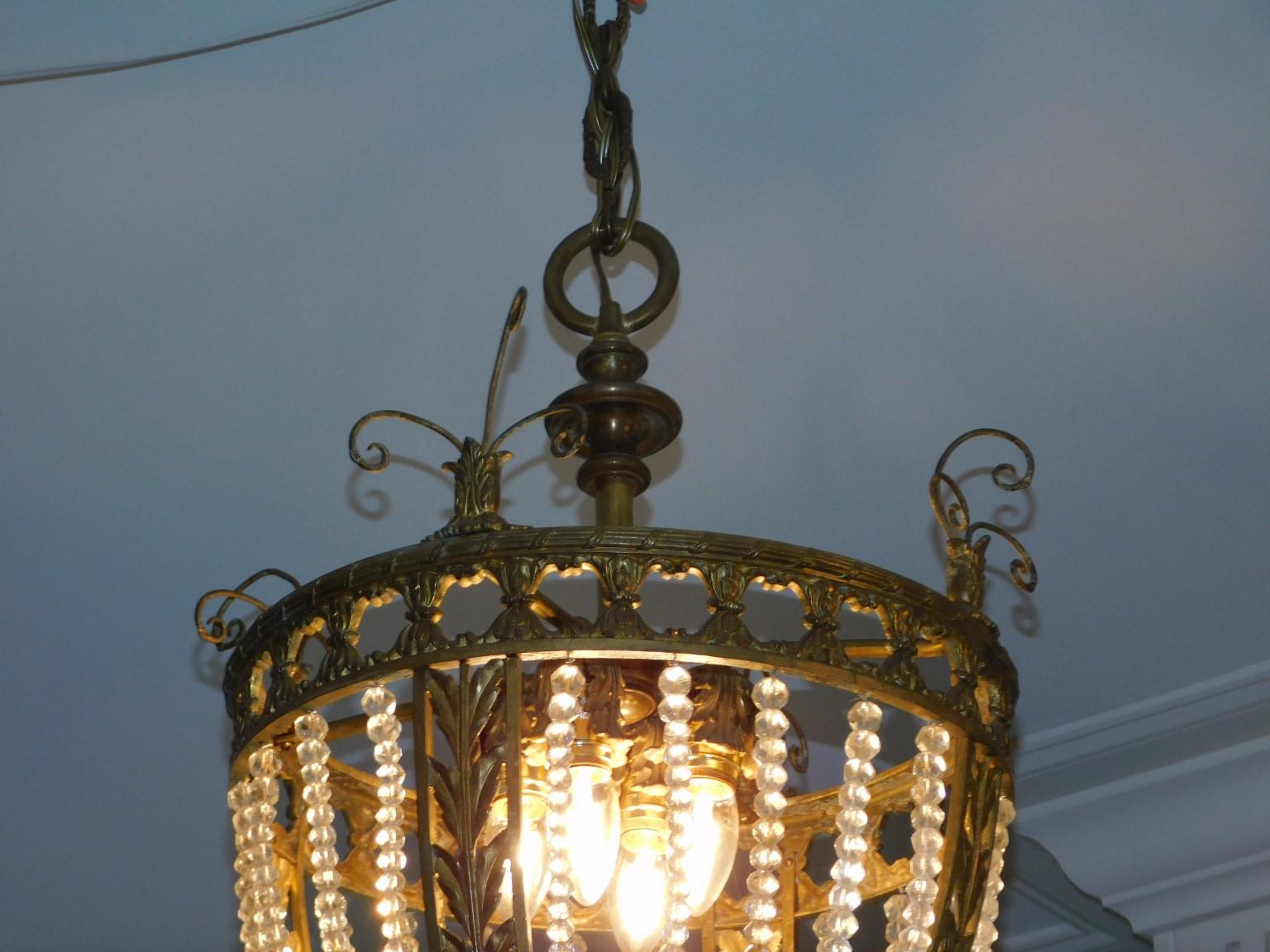 Americano Coppia di lampadari decorativi in ottone e cristallo Sterling NY 1890 in vendita