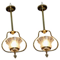 Paire de lanternes d'entrée américaines en laiton avec Orig. Globes gravés et dépolis au gaz, 1860