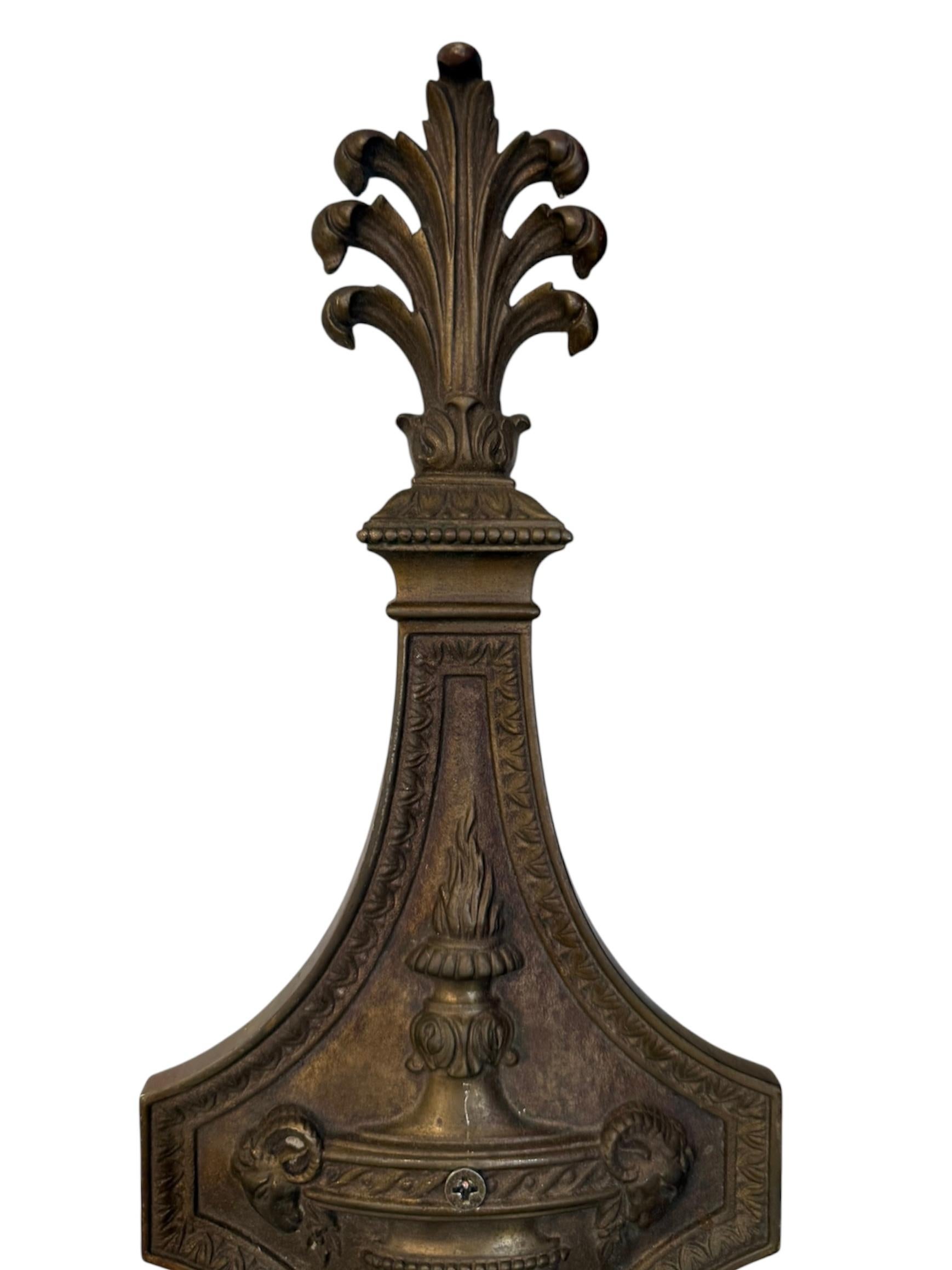 Paar amerikanischer Messing-Wandleuchter im Zustand „Gut“ im Angebot in Pasadena, CA