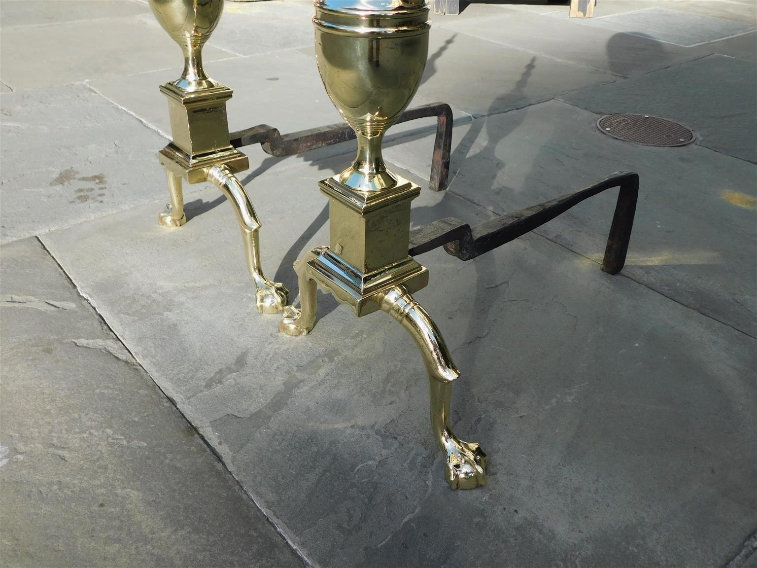Pair of American Brass Urn Finial Andirons with Ball and Claw Feet, Phil, C 1790 In Excellent Condition For Sale In Hollywood, SC