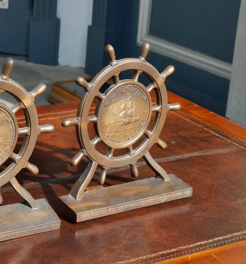 Calco Coppia di fermalibri americani in bronzo a forma di ruota della nave USS Constitution Ironside, C.C. 1927 in vendita