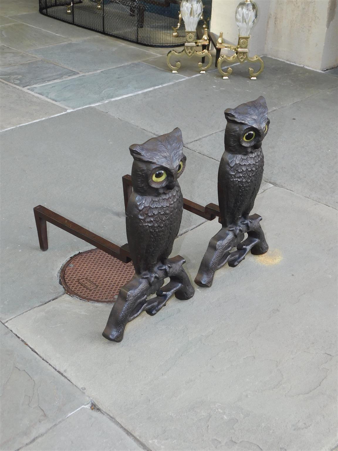 Pareja de morillos americanos de hierro fundido con búho orig. Ojos de cristal, Boston, C. 1890 imperio estadounidense en venta