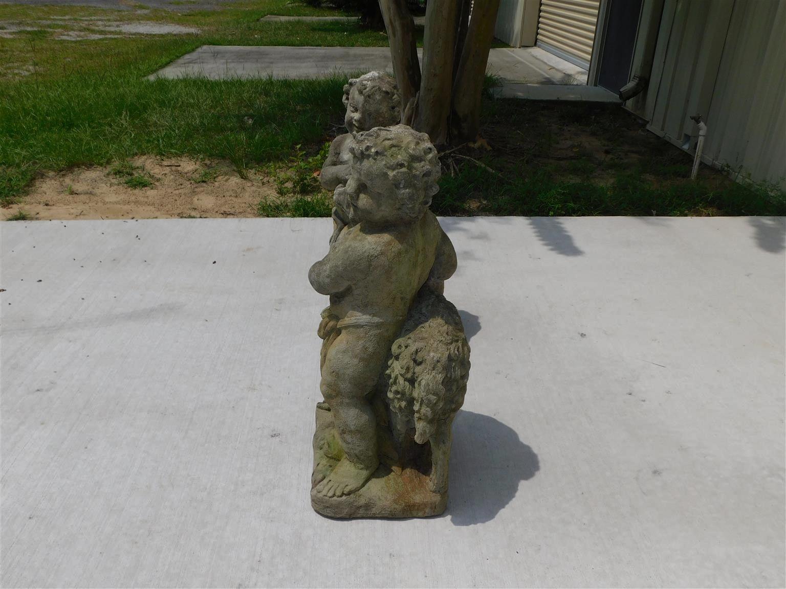 Paire de figurines américaines en pierre moulée représentant un garçon et une fille tenant des agneaux sur des socles, C.I.C. en vente 2