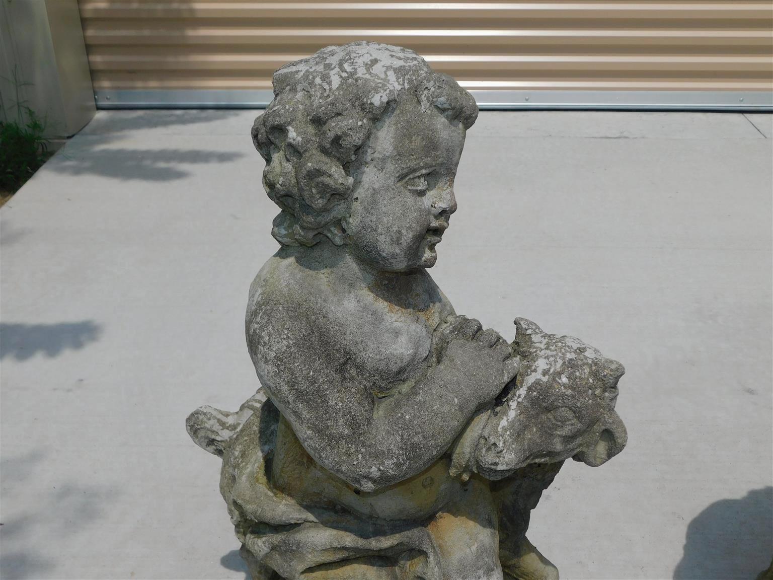 Fait main Paire de figurines américaines en pierre moulée représentant un garçon et une fille tenant des agneaux sur des socles, C.I.C. en vente