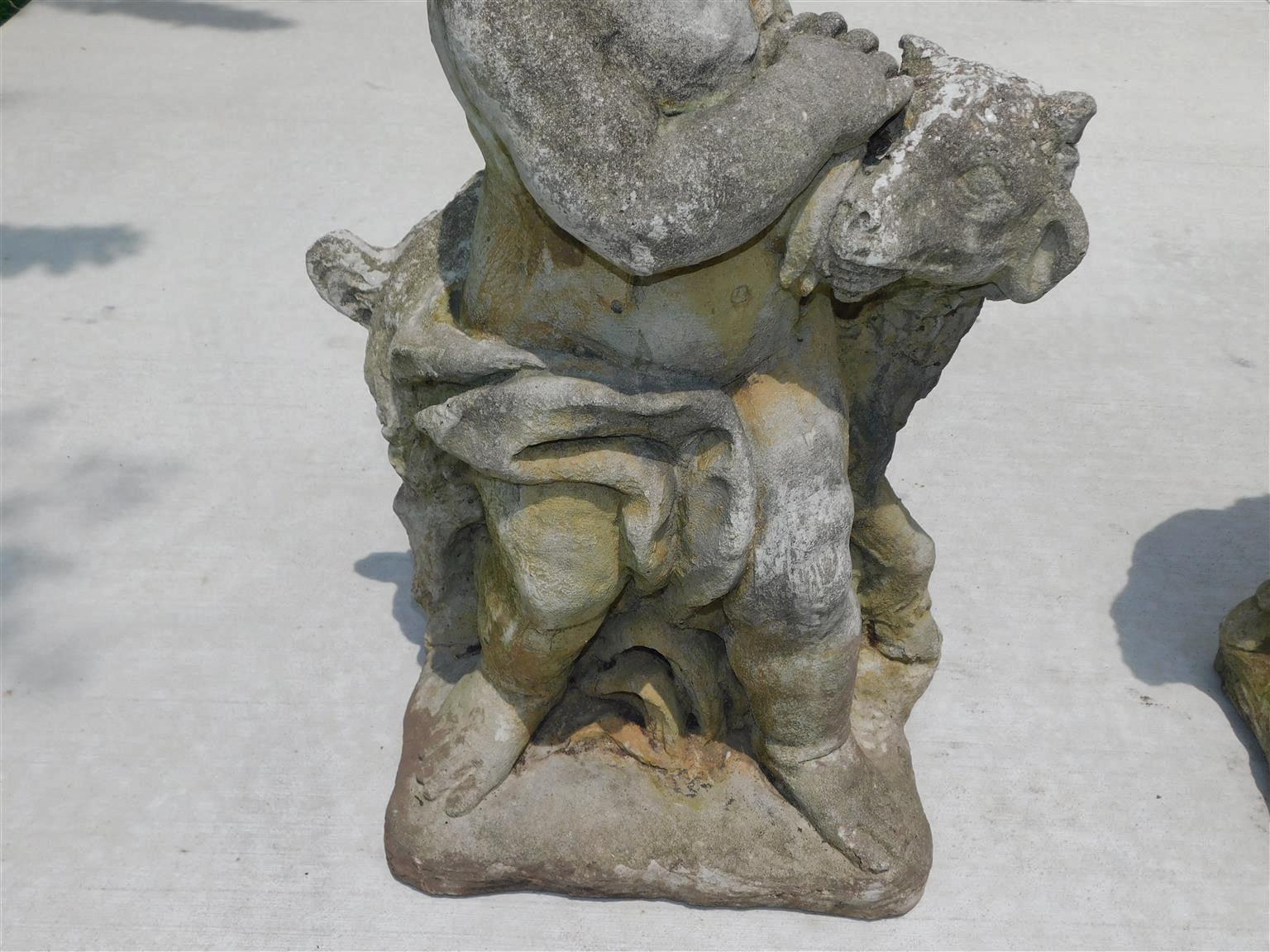 Paire de figurines américaines en pierre moulée représentant un garçon et une fille tenant des agneaux sur des socles, C.I.C. Excellent état - En vente à Hollywood, SC