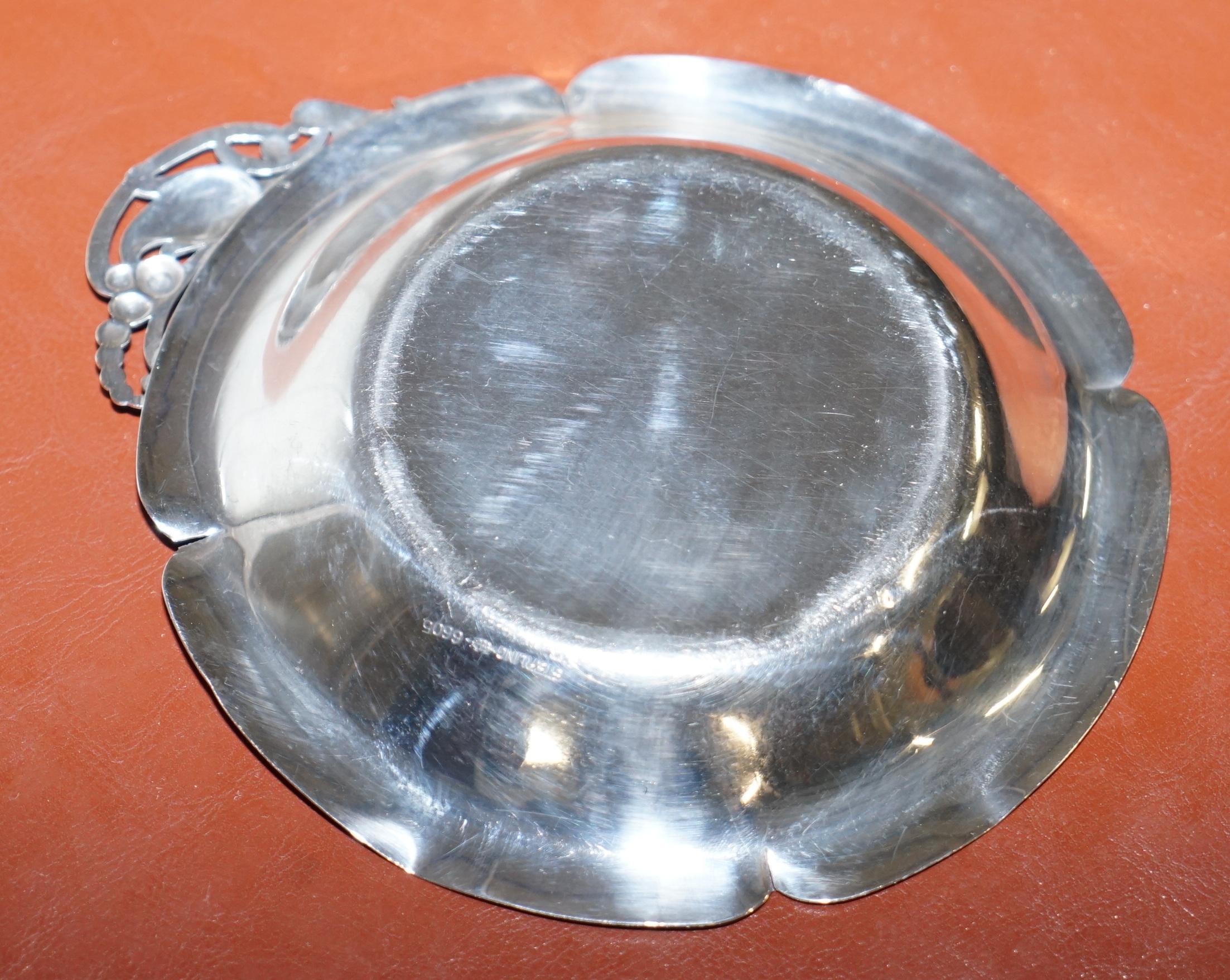 Pair of American circa 1950s Sterling Silver Webster Company Biscuit Dishes For Sale 5