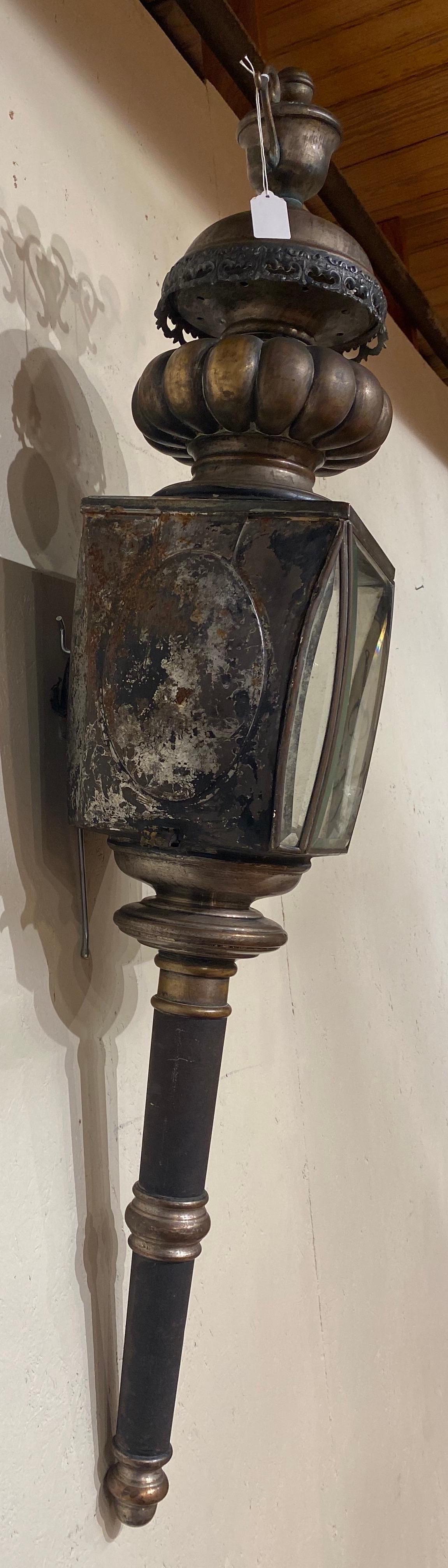Bronze Paire de lanternes de chariot américaines avec fleurons en forme d'urne en vente