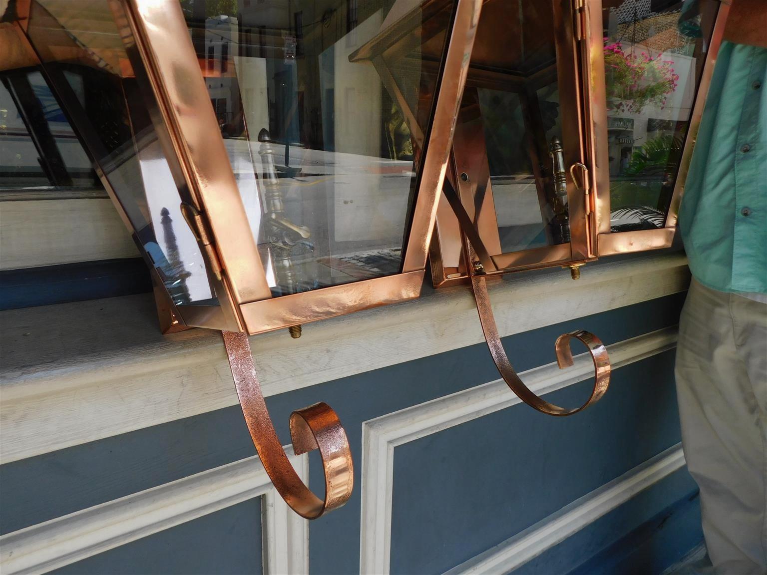 Pair of American Copper Gas Wall Lanterns with Flanking Scrolled Brackets 20th C In Excellent Condition For Sale In Hollywood, SC