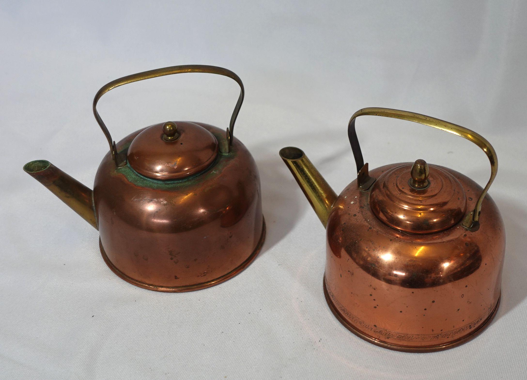 Pair of American Copper Tea Kettle, Taunton Massachuttes, TC#09-1 & 2, from the mid-20th century, very well hand-made with delicate craftsmanship, and highly collectible antique.
