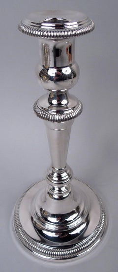 Coppia di candelieri classici americani edoardiani in argento sterling