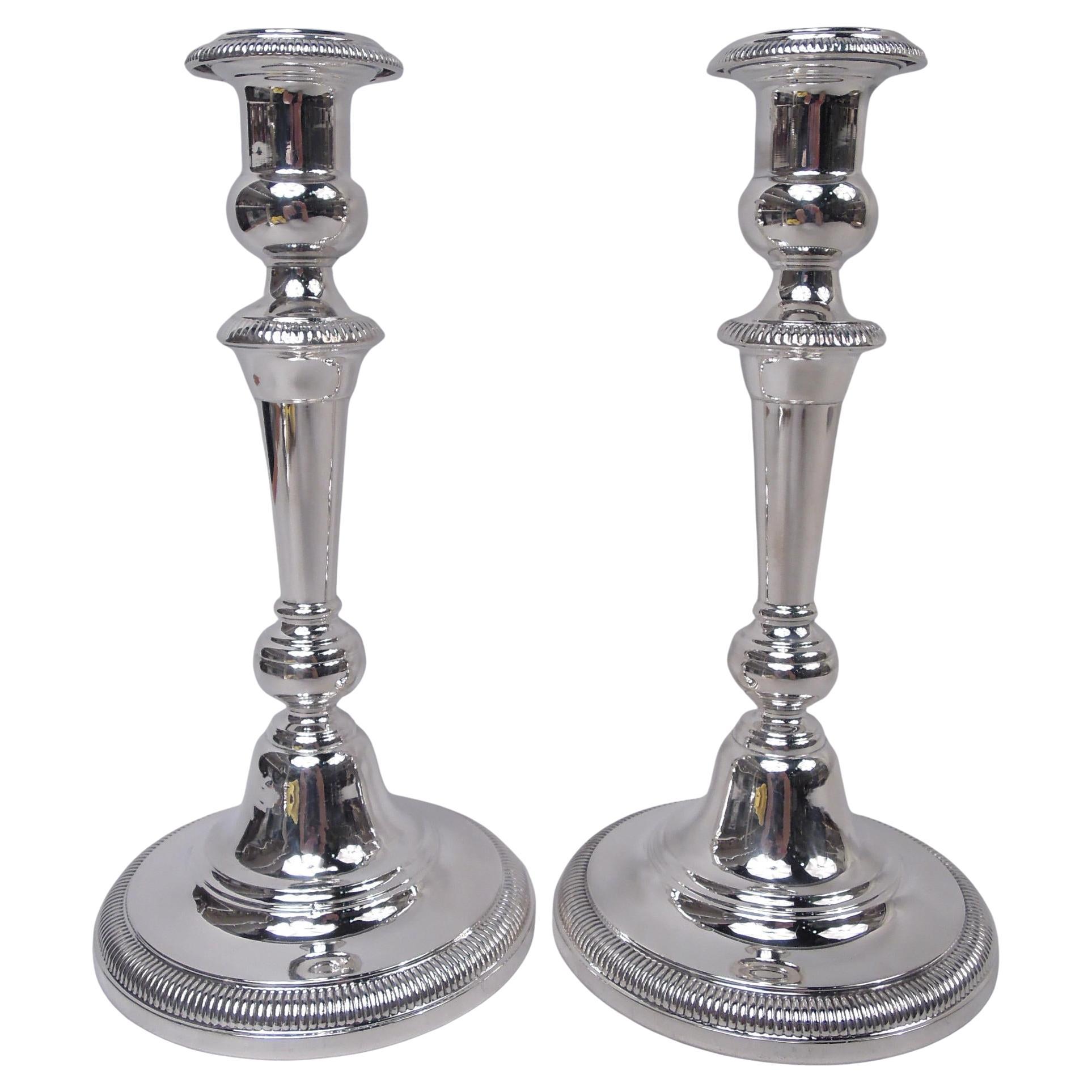 Paire de chandeliers classiques américains en argent sterling de l'époque édouardienne