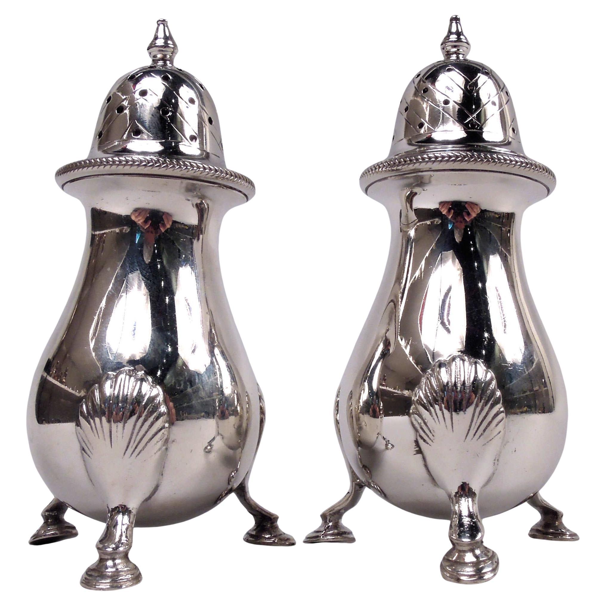 Paire de shakers à poivre en argent classique de l'époque édouardienne américaine