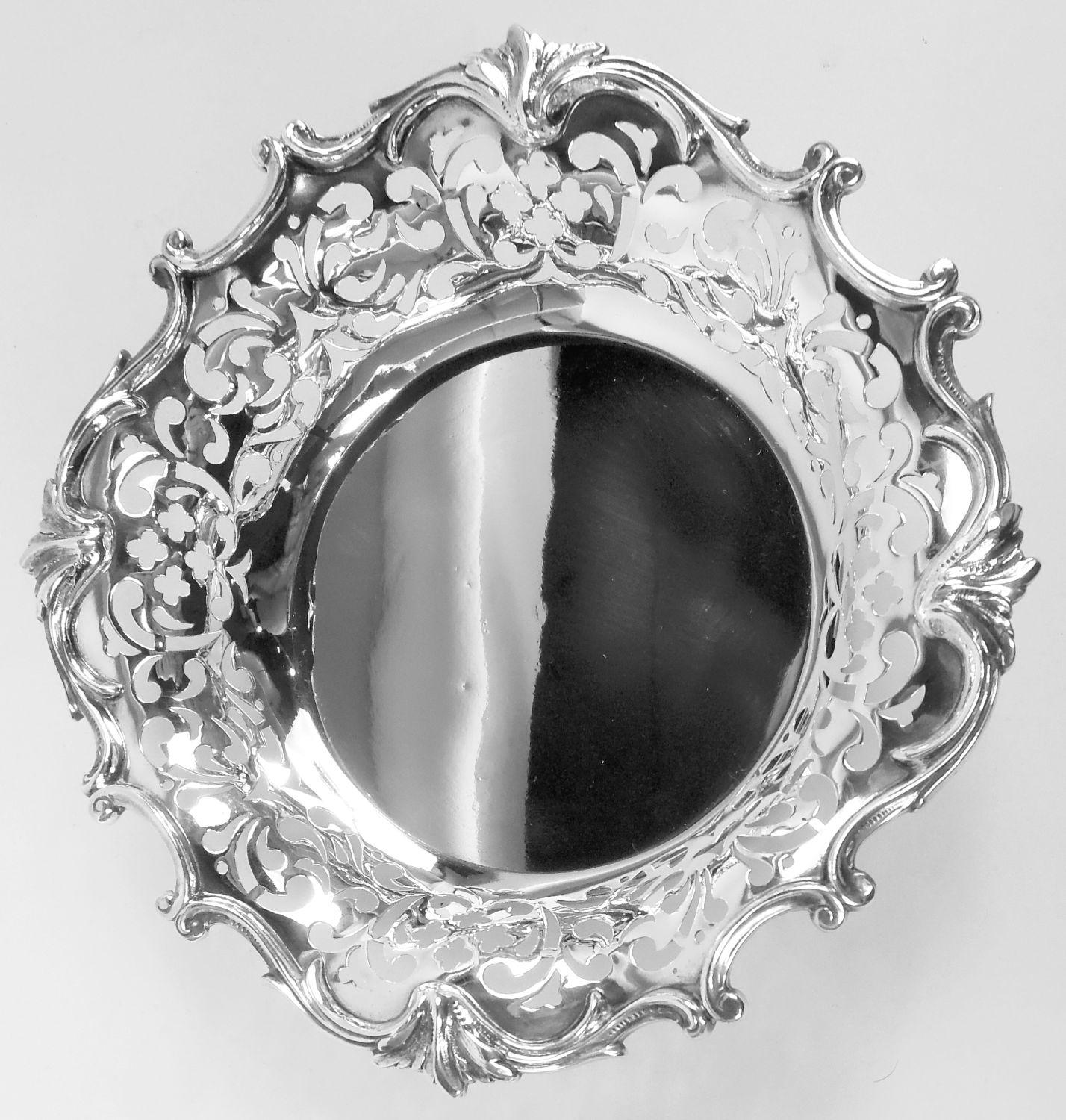 Par de posavasos de plata de ley eduardiana americana para botellas de vino siglo XX en venta