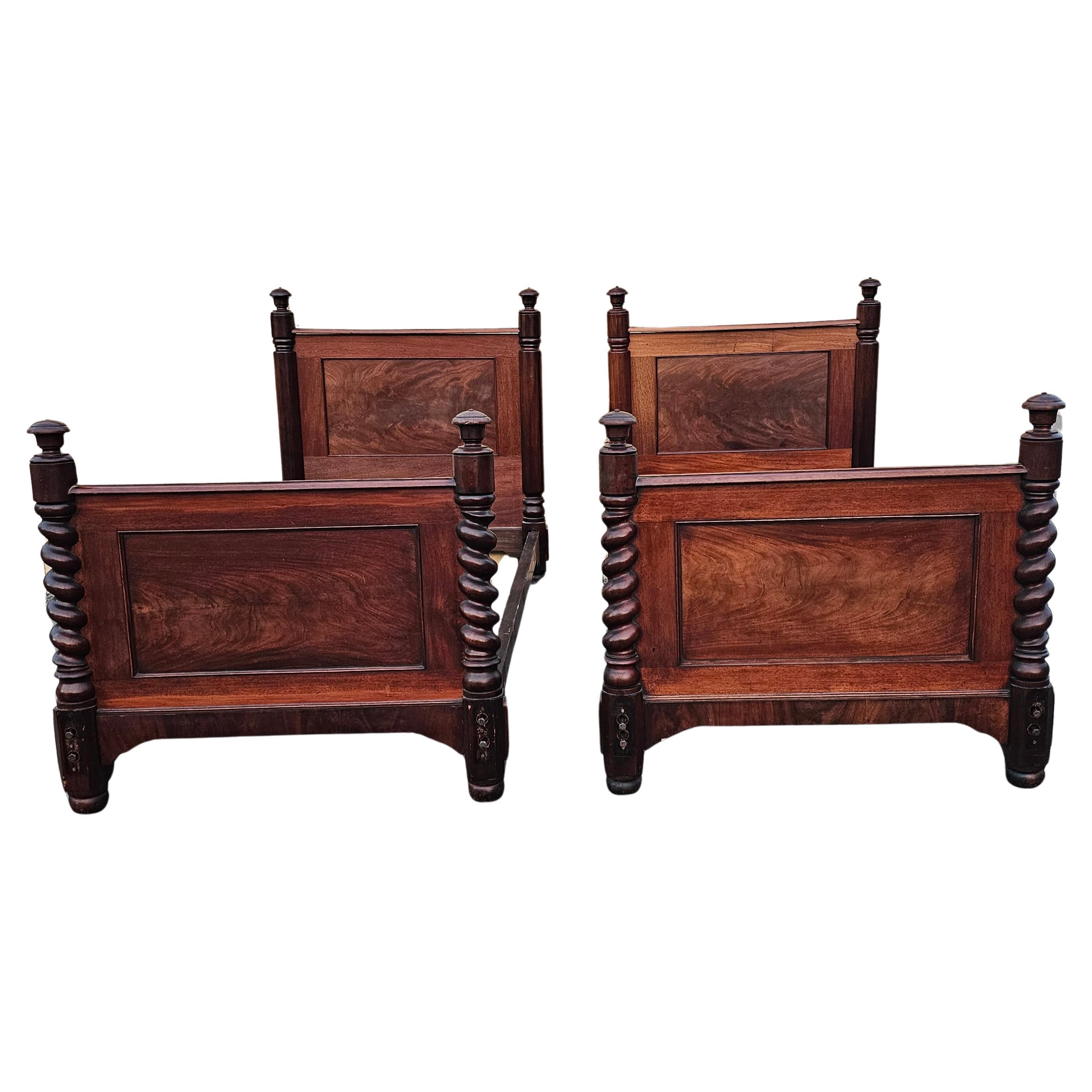 Américain Pair of American Empire Barley Twist Mahogany Twin Bedsteads, Circa 1870s en vente