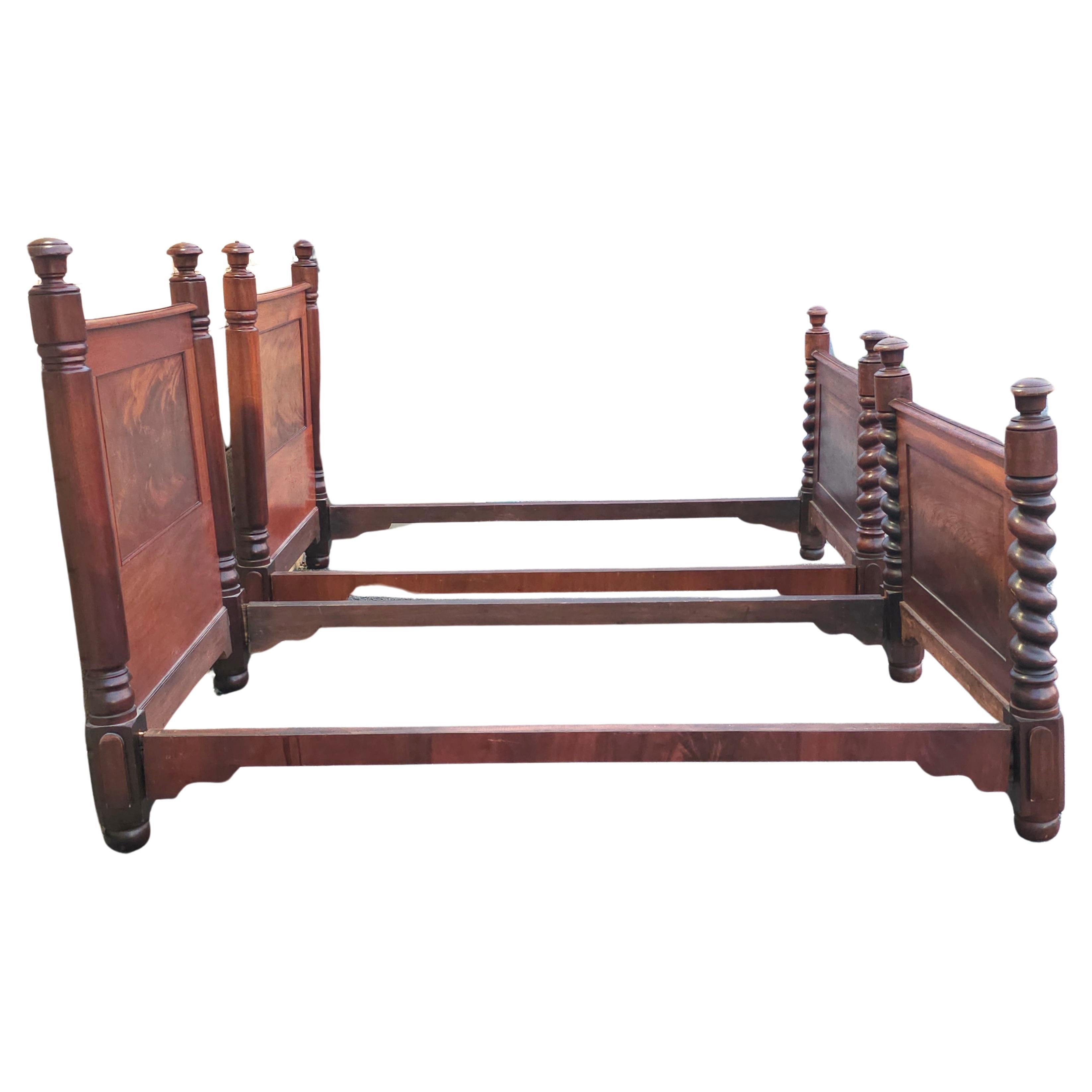 XIXe siècle Pair of American Empire Barley Twist Mahogany Twin Bedsteads, Circa 1870s en vente