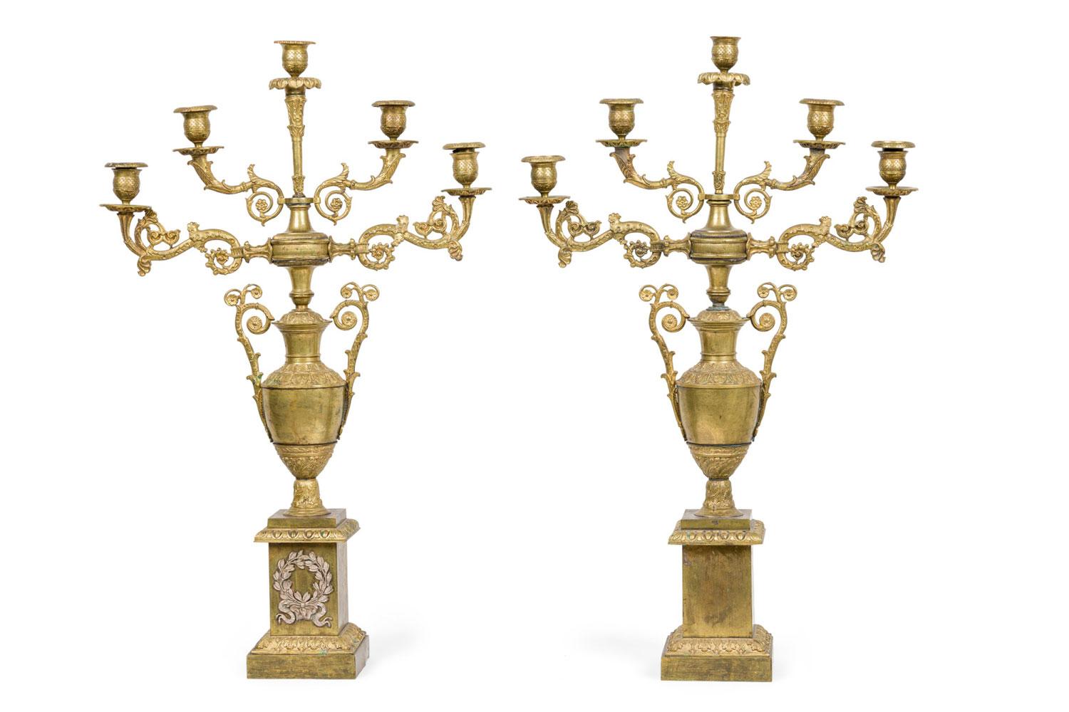 Americano Pair of American Empire Bronze Dore Candelabras in vendita