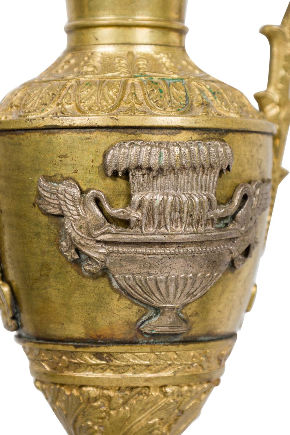 XIX secolo Pair of American Empire Bronze Dore Candelabras in vendita