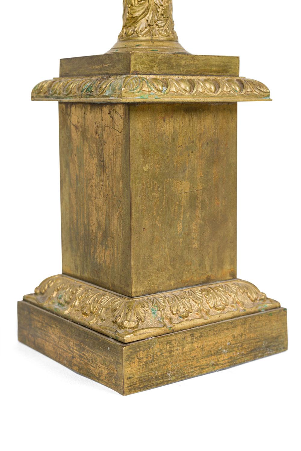 Bronzo Pair of American Empire Bronze Dore Candelabras in vendita