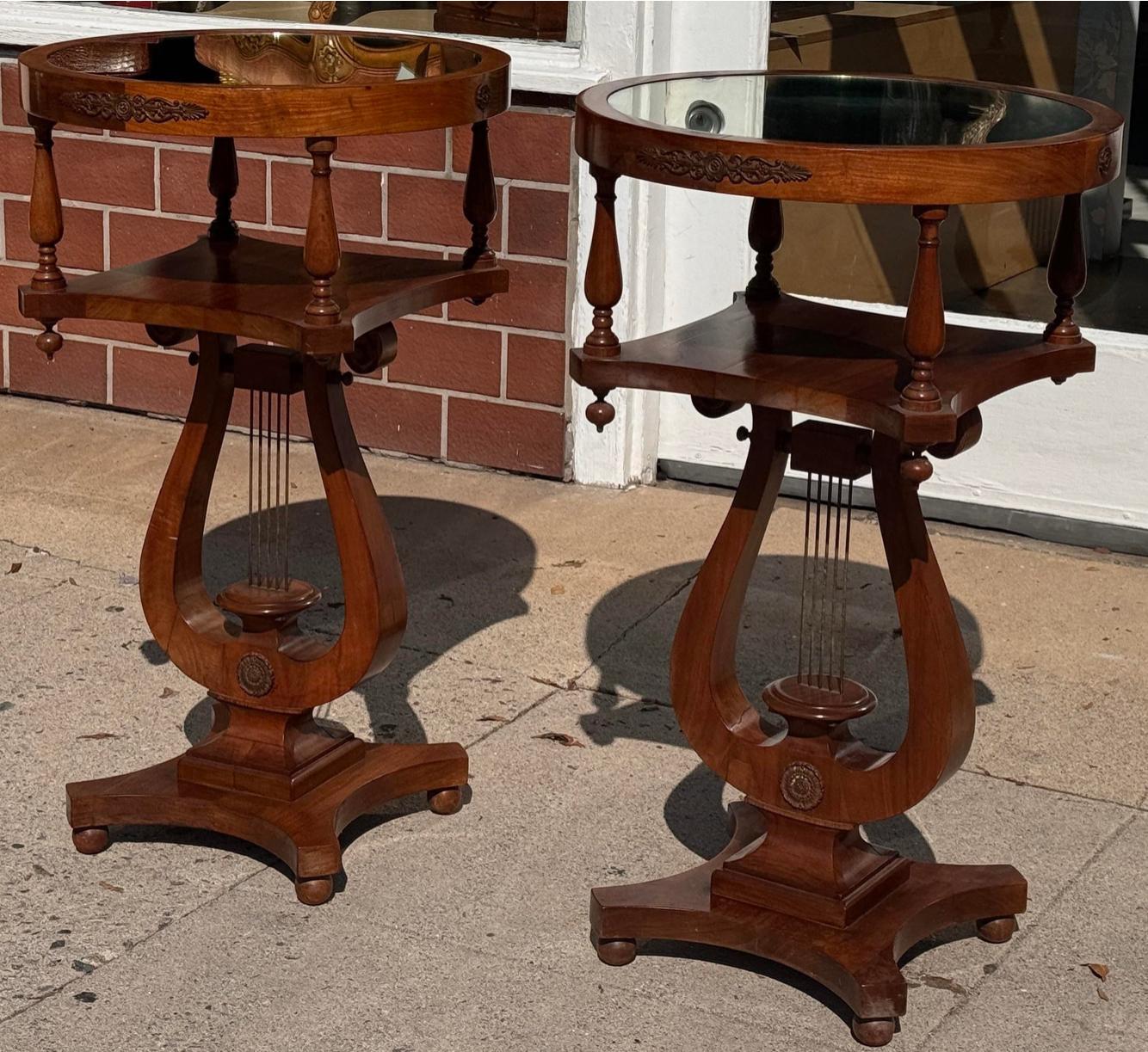 Pareja de mesas auxiliares rectangulares con pedestal y base de lira de caoba del Imperio Americano en Bueno estado para la venta en LOS ANGELES, CA