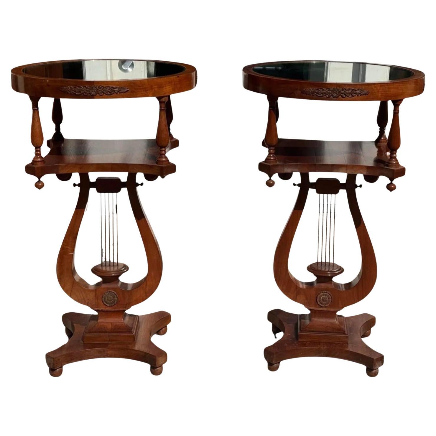 Pareja de mesas auxiliares rectangulares con pedestal y base de lira de caoba del Imperio Americano en venta