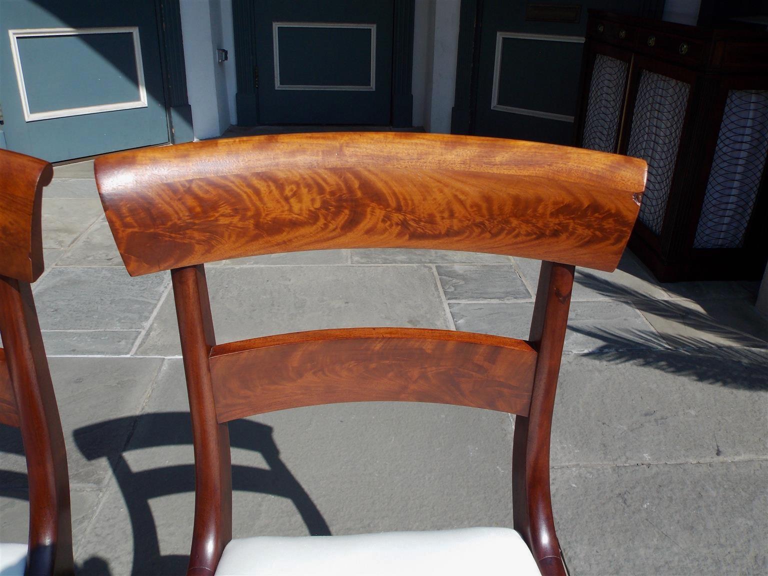 Pair of American Federal Mahogany Upholstered Side Chairs on Saber Legs, C. 1820 In Excellent Condition In Hollywood, SC
