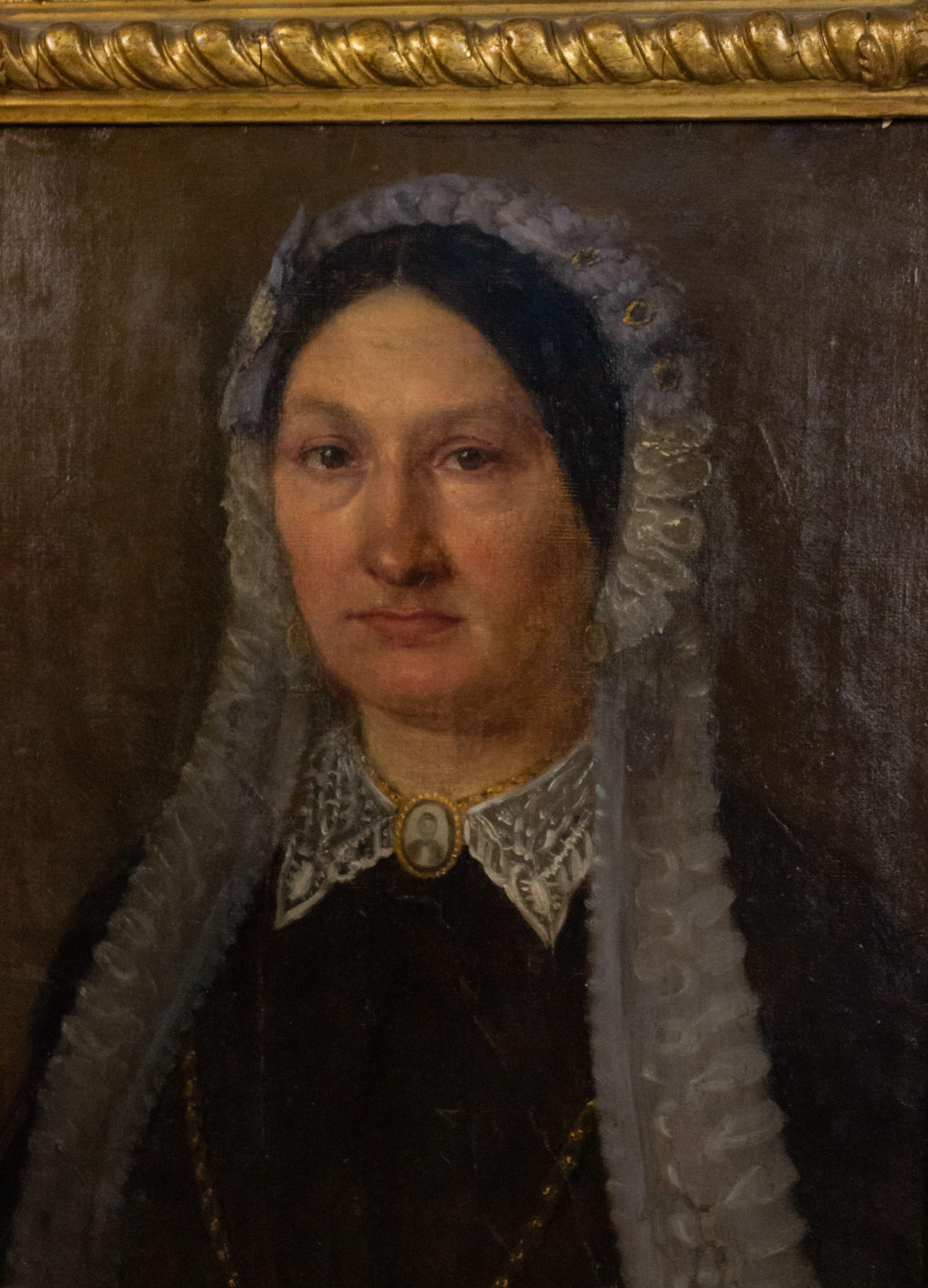 Paire de portraits à l'huile encadrés et dorés d'un homme et d'une femme du XIXe siècle.
