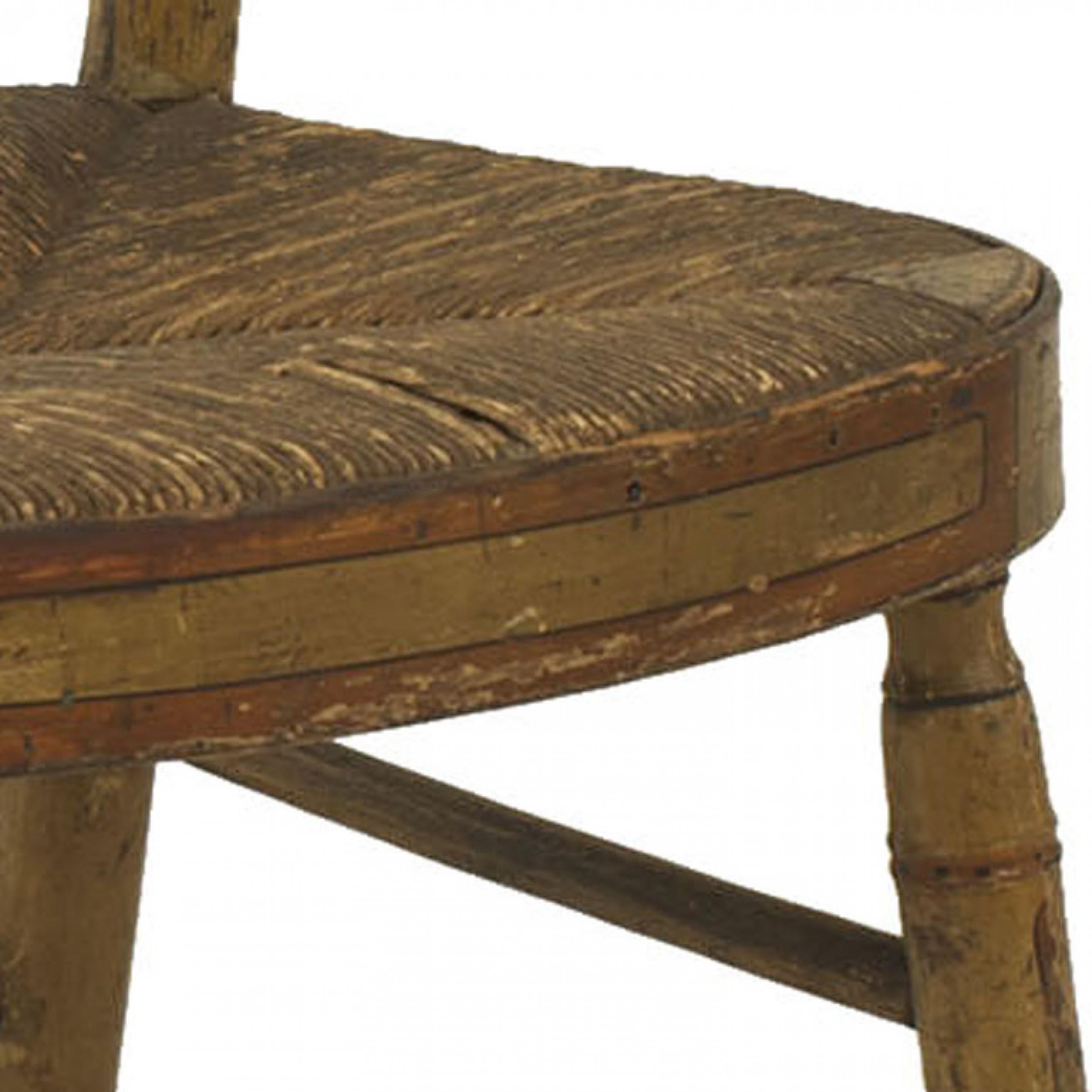PAIRE de chaises d'appoint en faux bambou peintes de style Feder avec dossier en fuseau et assise en jonc avec coussin