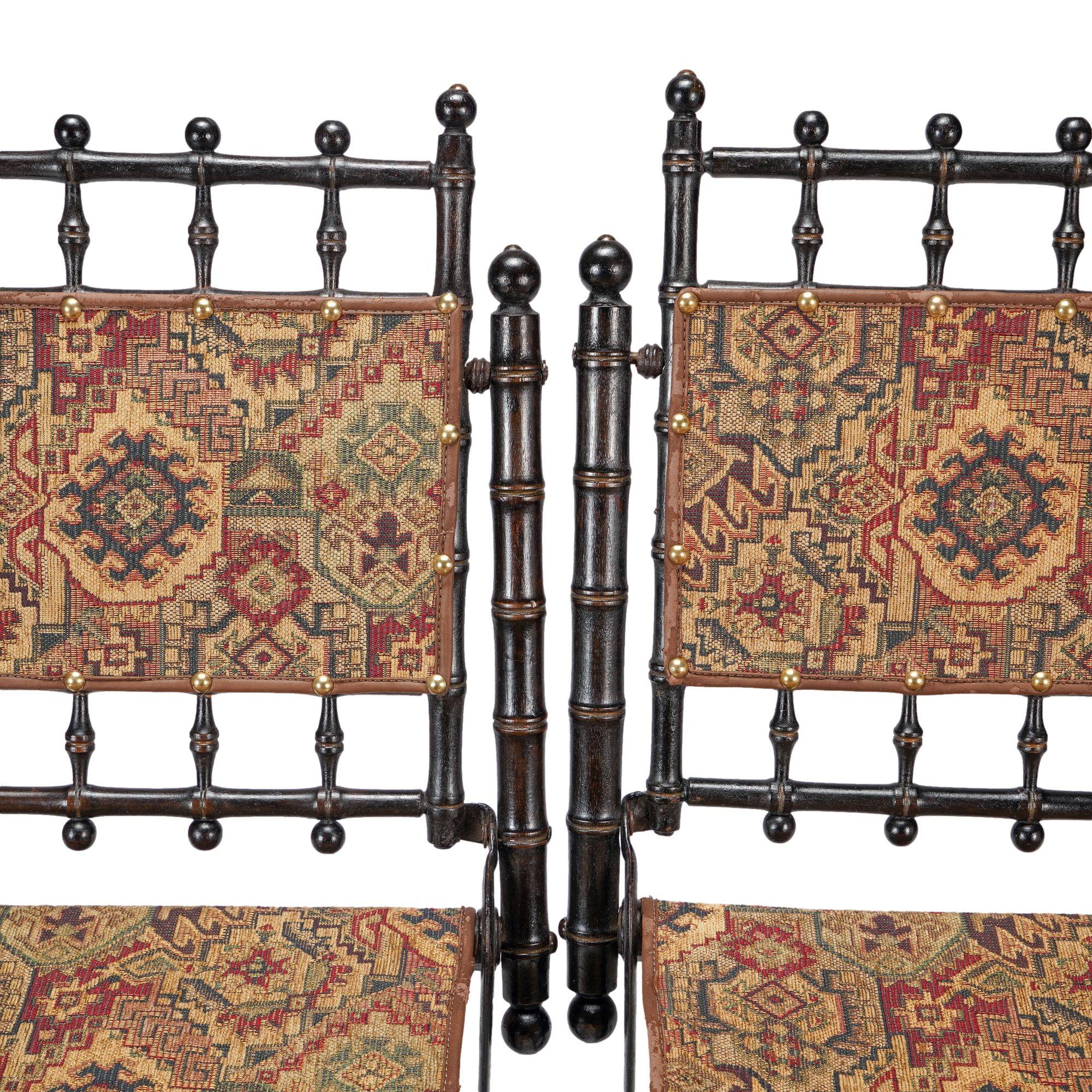 Paar amerikanische Klappbare Lagerstühle, um 1860-70 (Jacquard) im Angebot