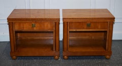 PAIR OF AMERICAN HICKORY WHITE GENESIS BIEDERMEIER NIGHTSTANDS BEDSiDE TABLES