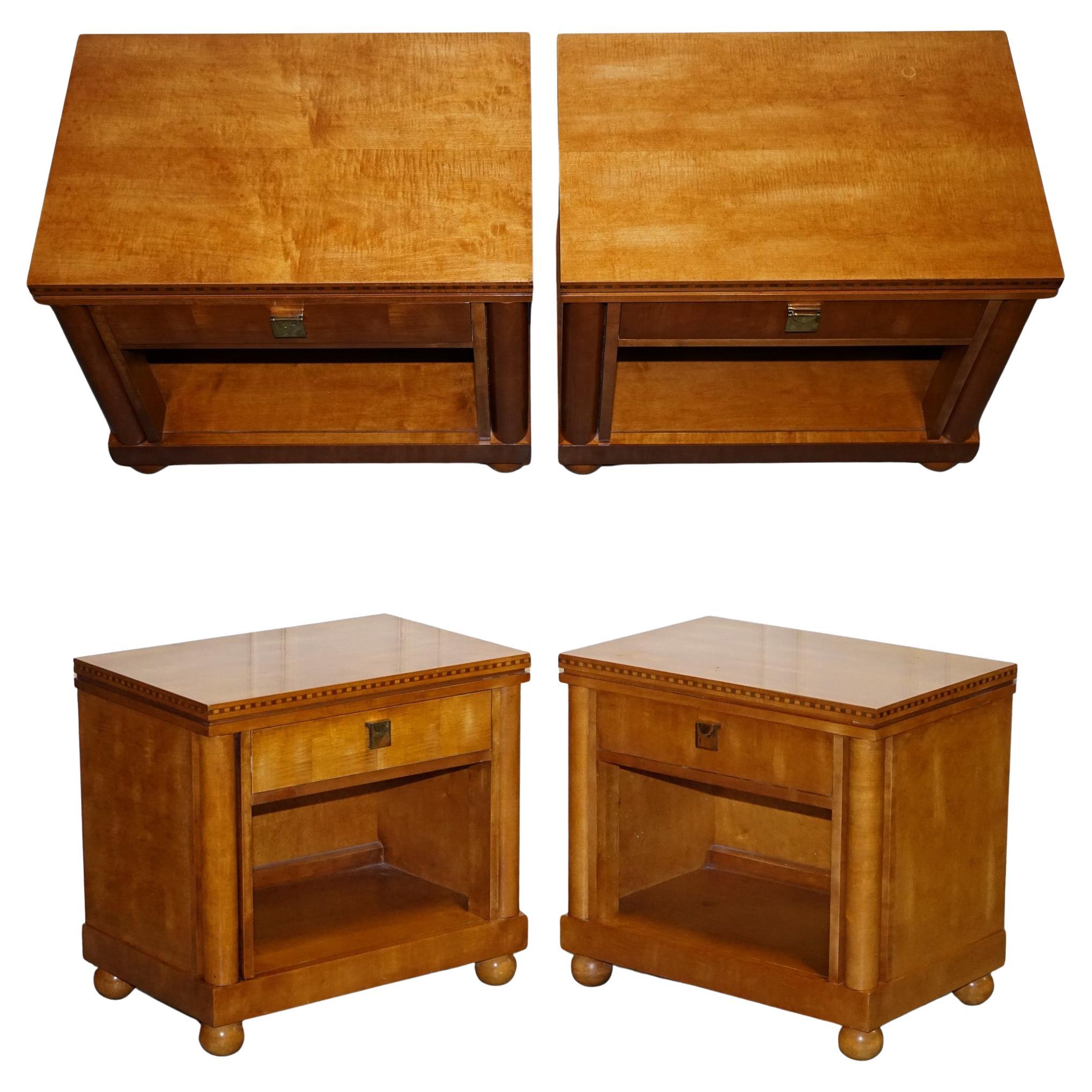 PAIR OF AMERICAN HICKORY WHITE GENESIS BIEDERMEIER NIGHTSTANDS BEDSiDE TABLES For Sale