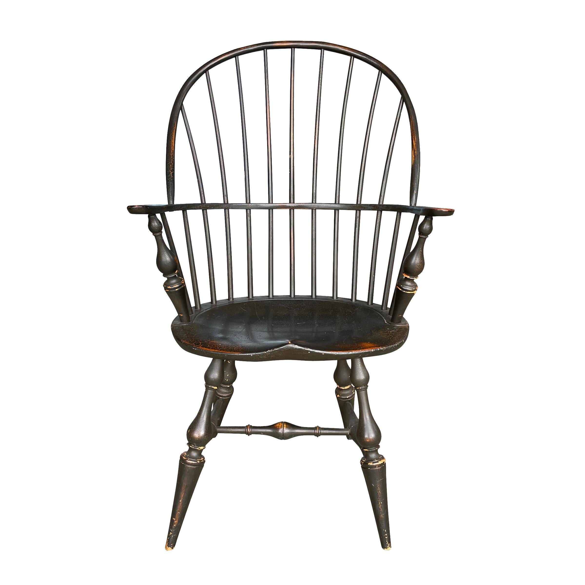 Colonial américain Paire de chaises Windsor américaines Hoopback en vente