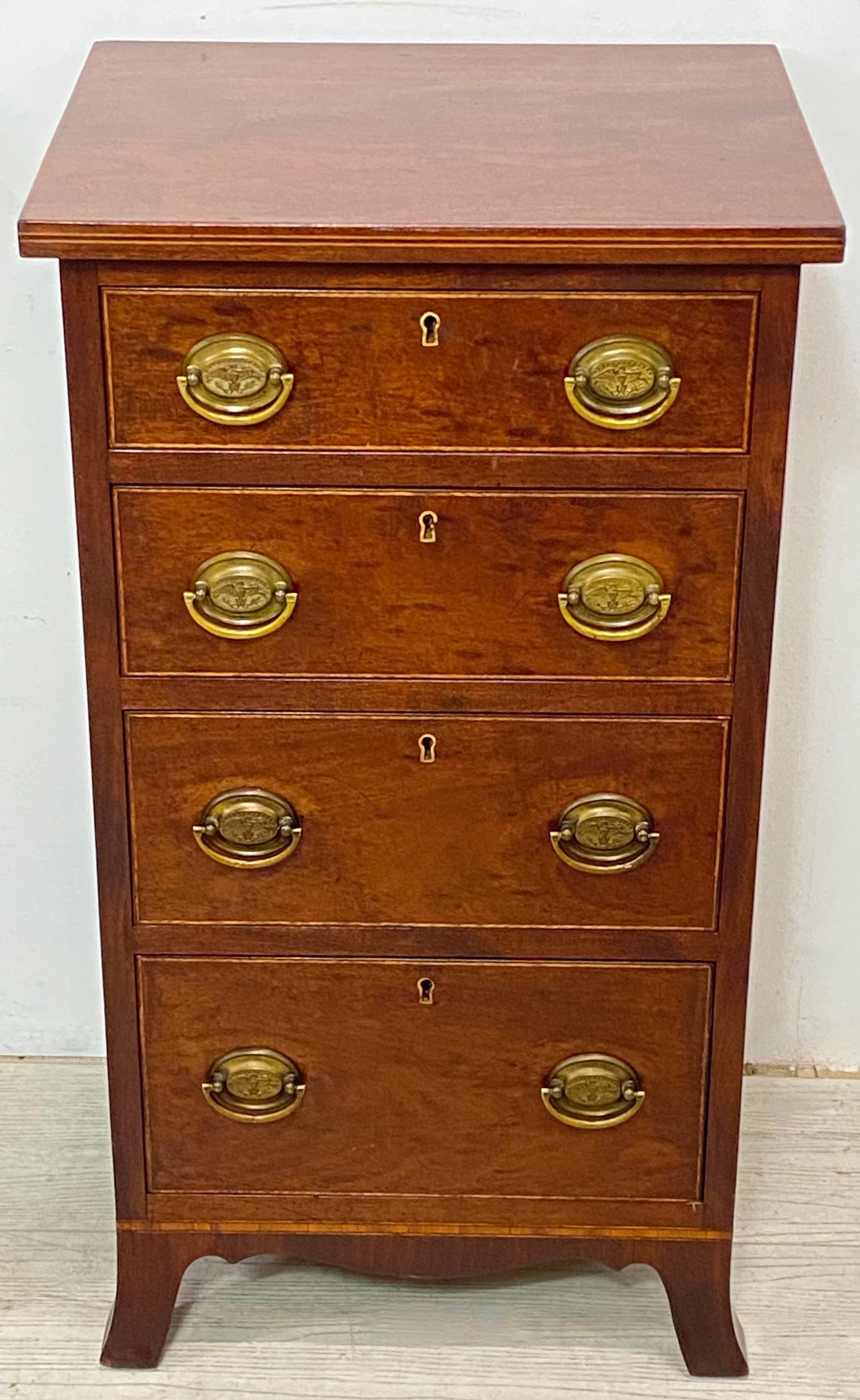 Federal Pair of American Mahogany Bedside Cabinets Chests, 19th Century