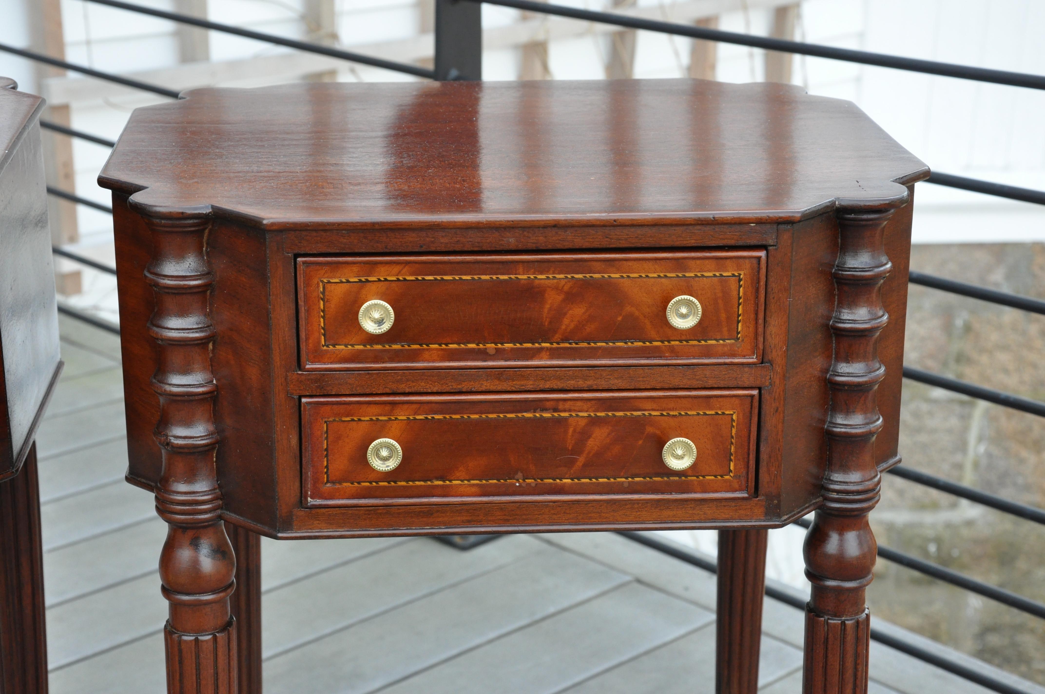 Pair of American Mahogany Federal Style Work End Tables In Good Condition In Essex, MA