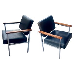 Coppia di sedie MCM americane in cromo, noce e Naugahyde di Steelcase