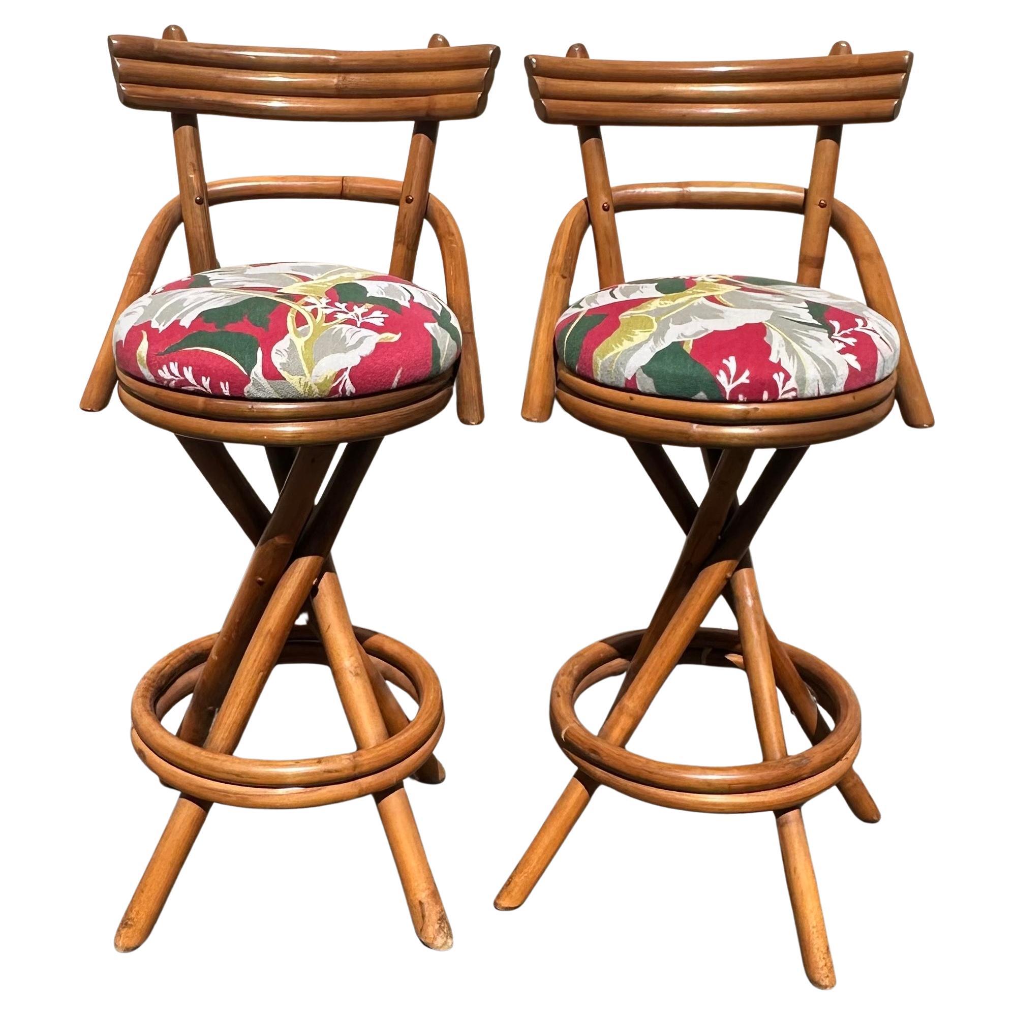 Pair of American MCM Two Step Back Rattan Bar Stools in the Style of Paul Frankl In Good Condition In San Diego, CA