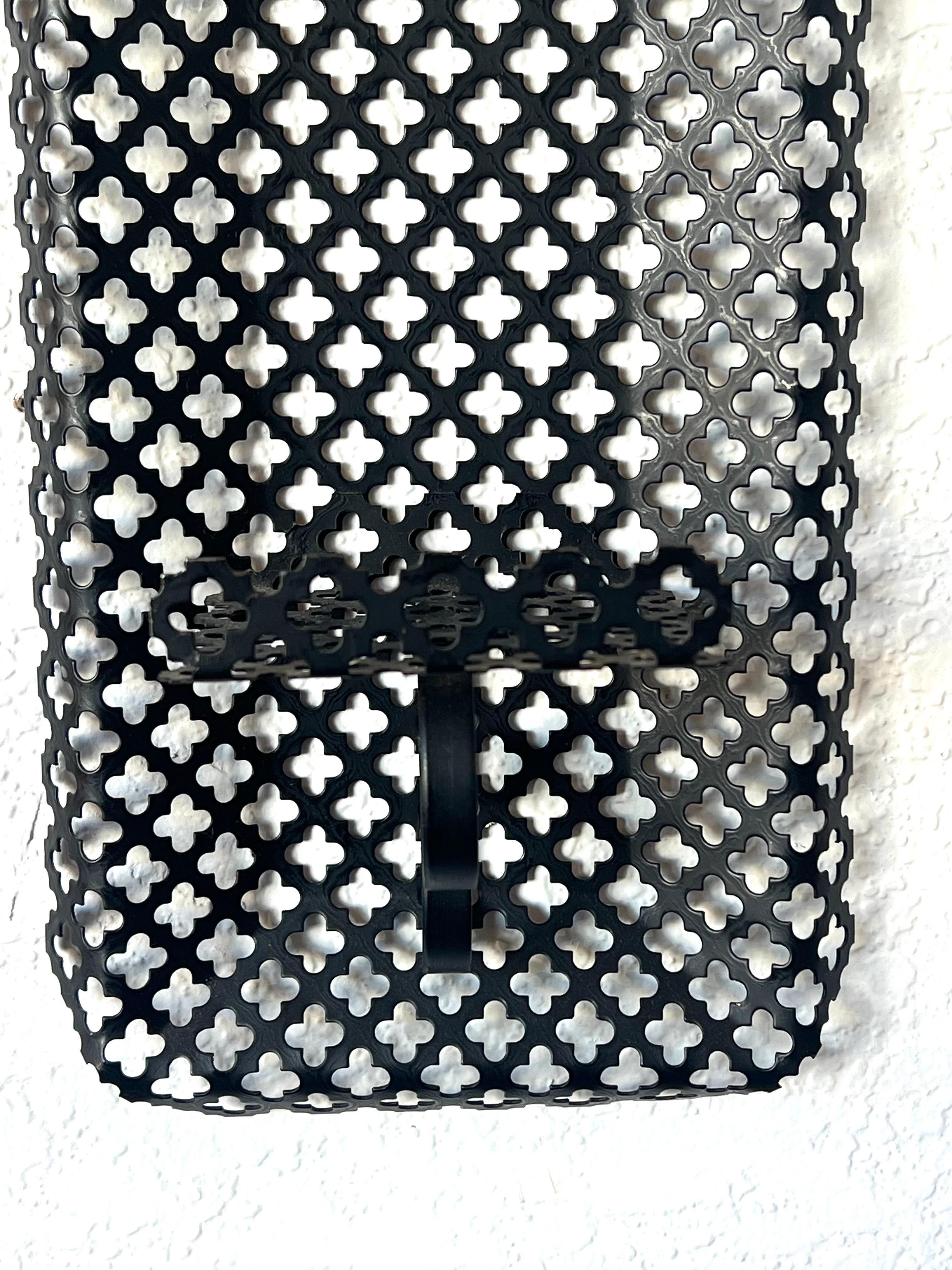 Paar amerikanische Mid Century Atomic Age Metall Quatrefoil Kerze Wandleuchter (20. Jahrhundert) im Angebot