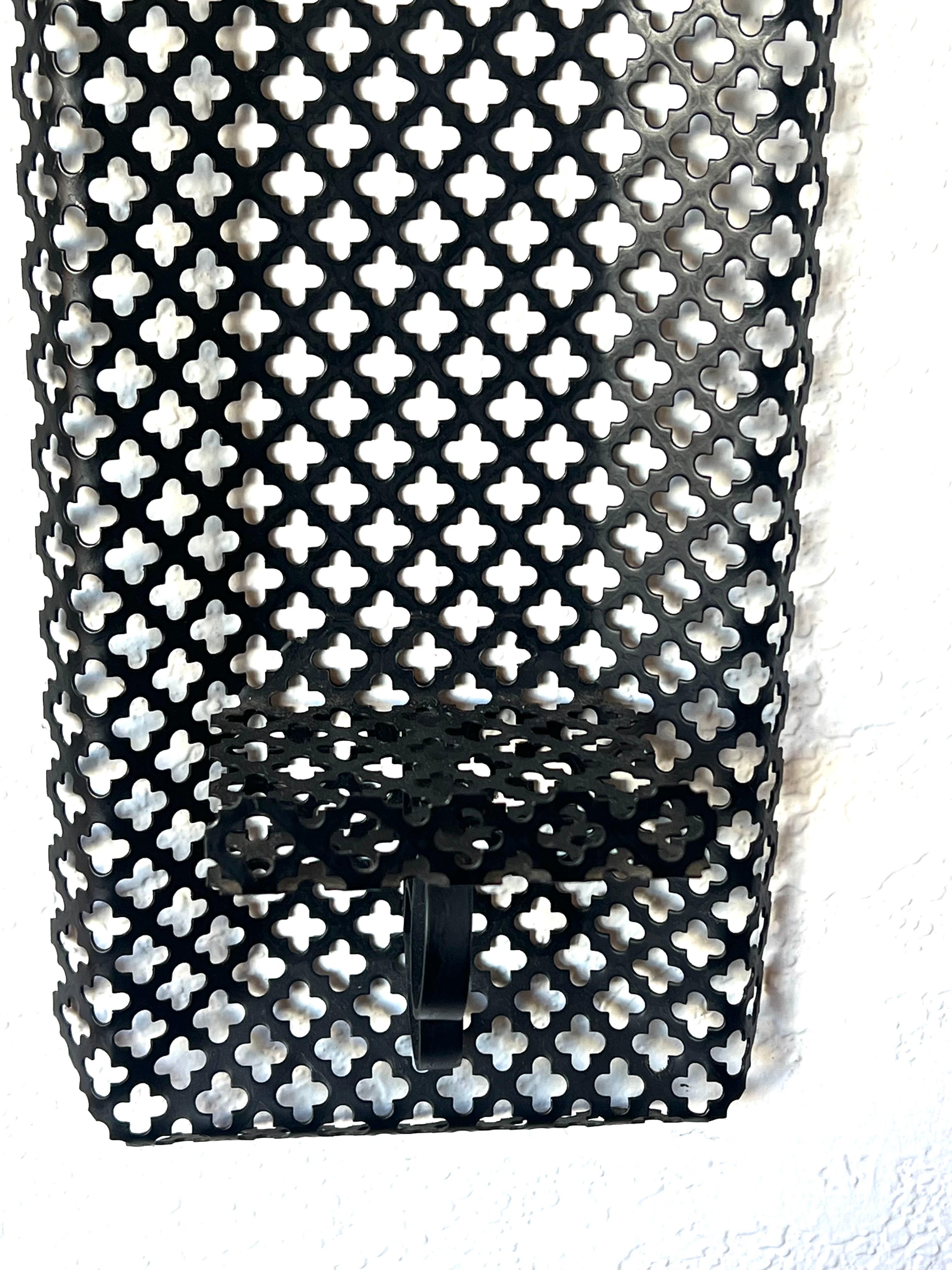 Paar amerikanische Mid Century Atomic Age Metall Quatrefoil Kerze Wandleuchter im Angebot 1